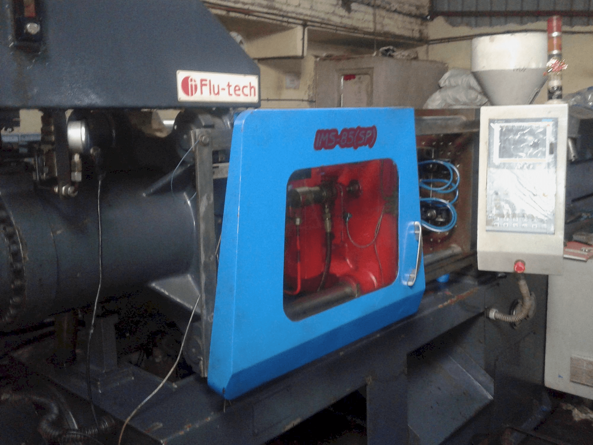 Levý pohled na Flu-tech IMS 85 stroj