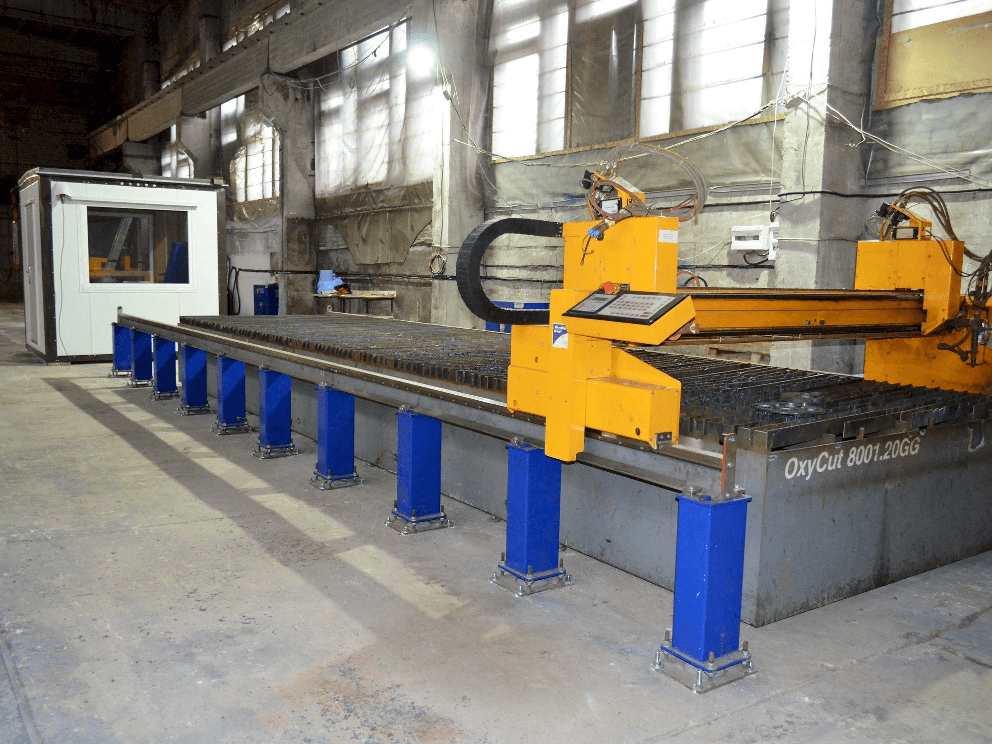 Čelní pohled na MicroStep OxyCut 8001 20GG stroj