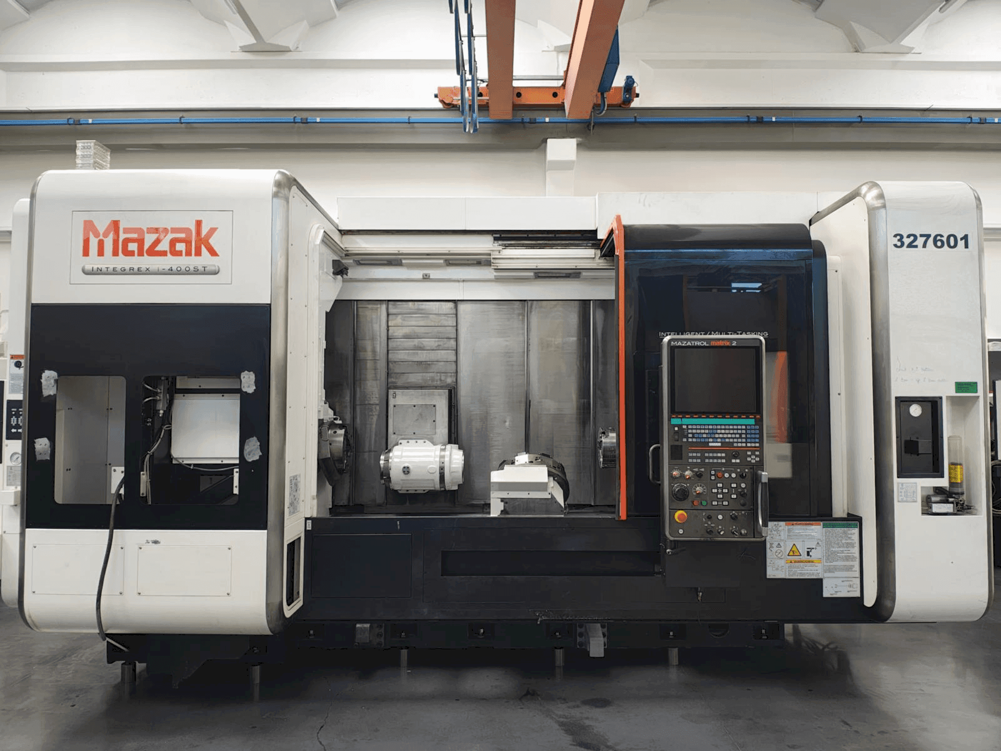 Čelní pohled na Mazak Integrex i-400 ST stroj