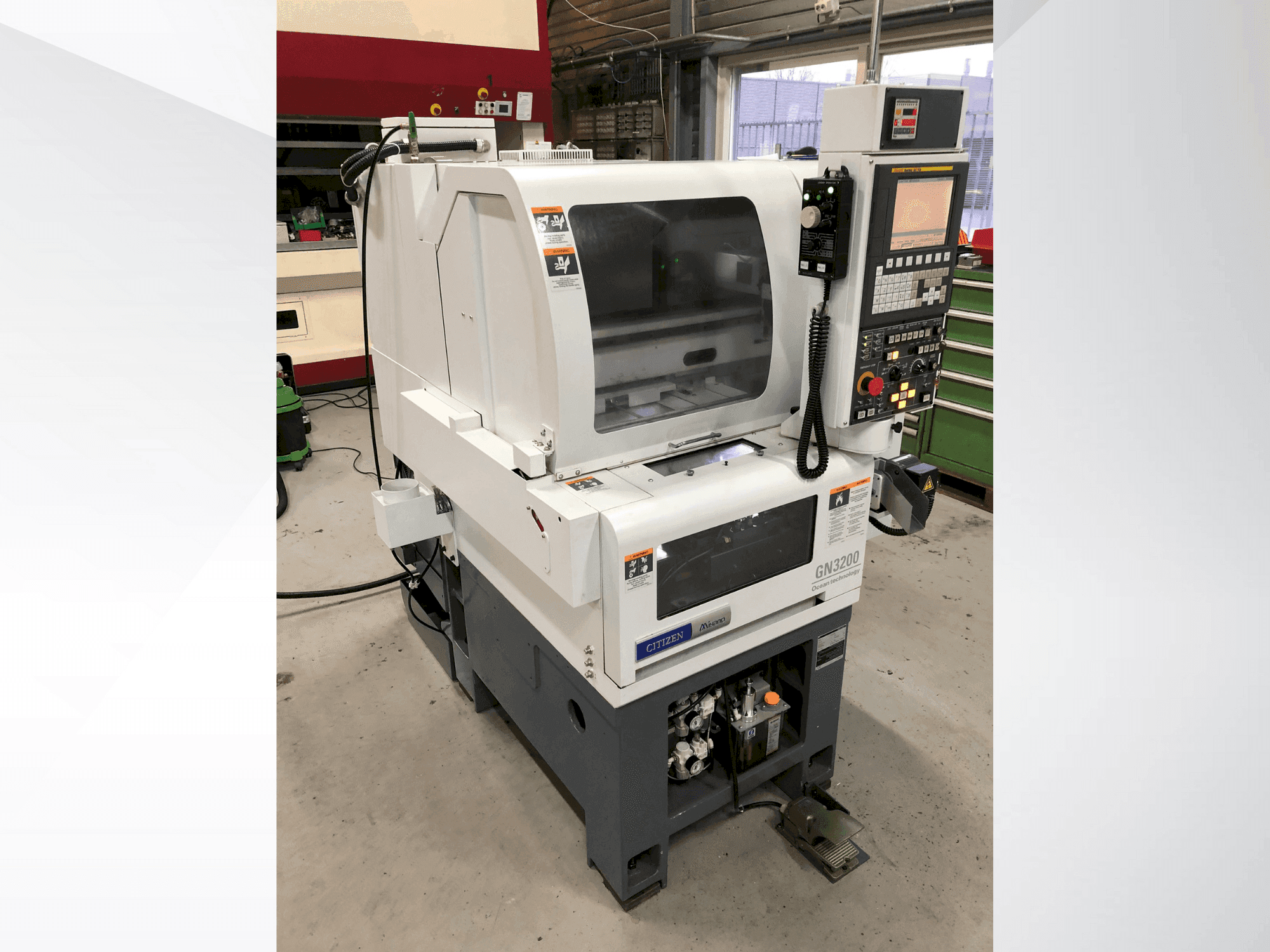 Čelní pohled na Citizen Miyano GN-3200 stroj