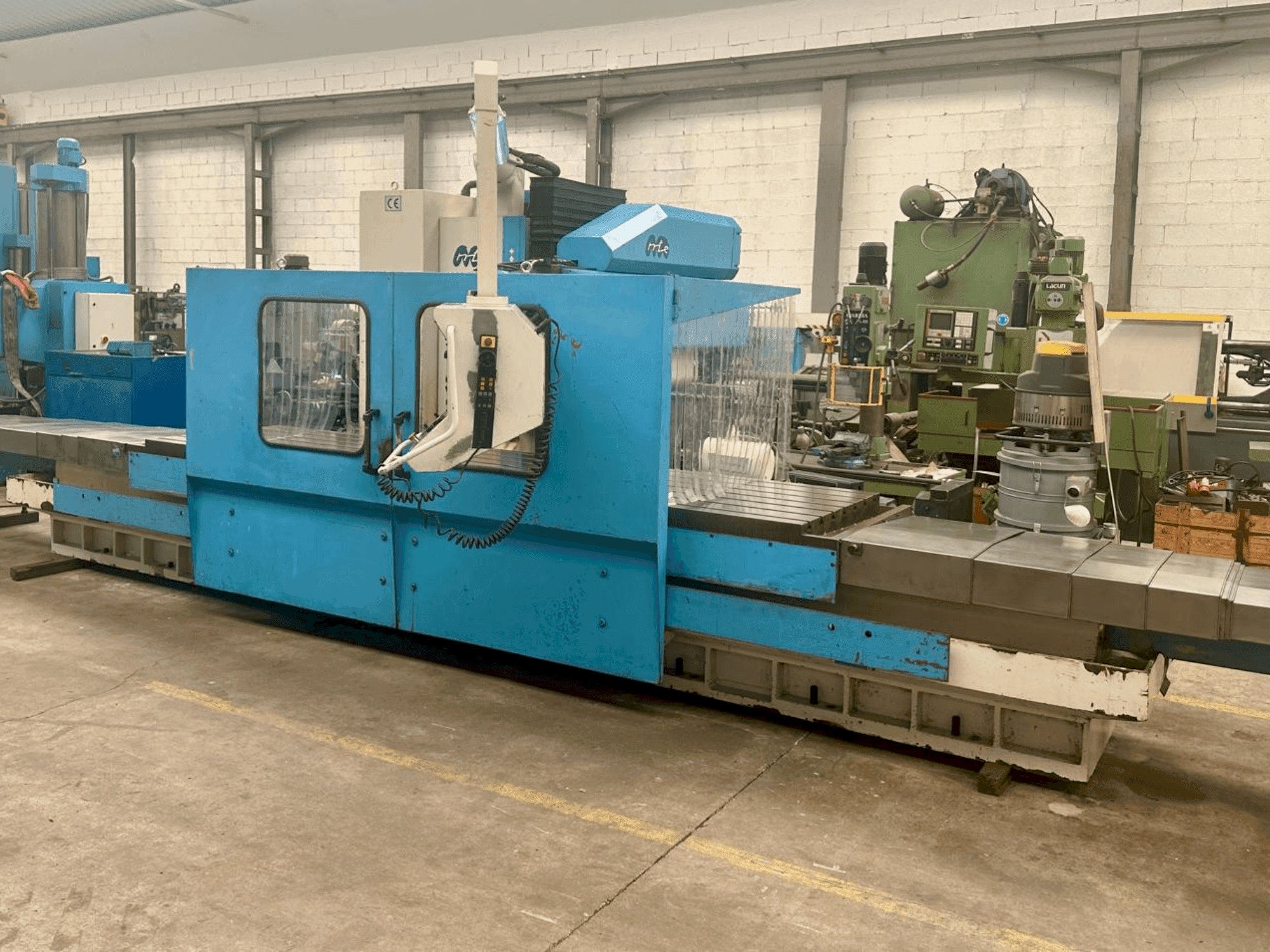 Čelní pohled na MTE BF 4200 stroj