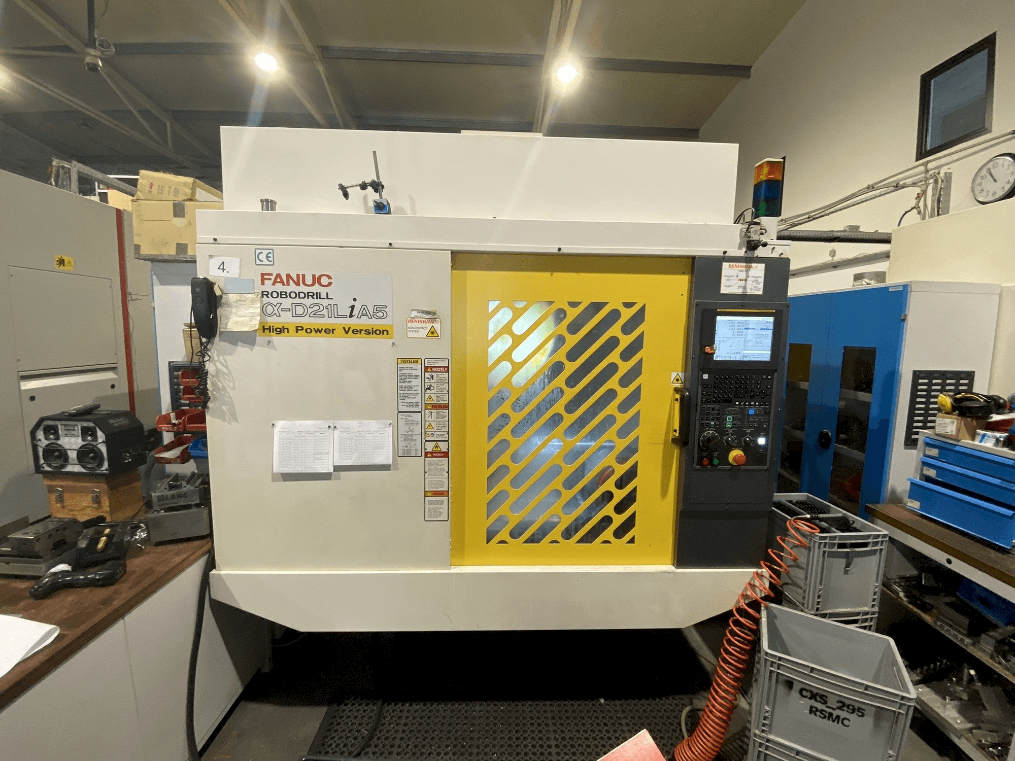 Čelní pohled na FANUC Robodrill Alpha D21LiB5 stroj
