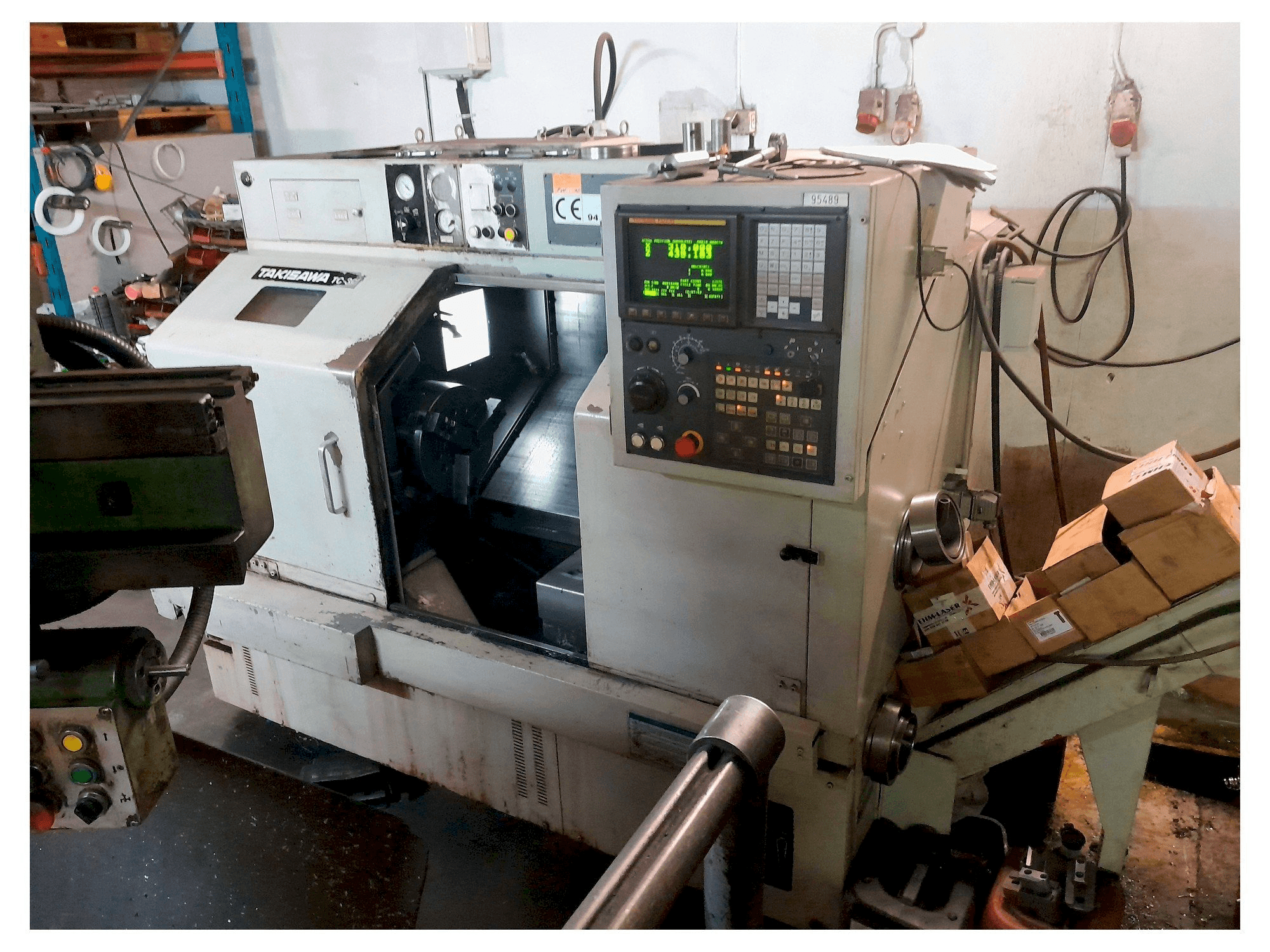 Čelní pohled na Takisawa TC-30 stroj