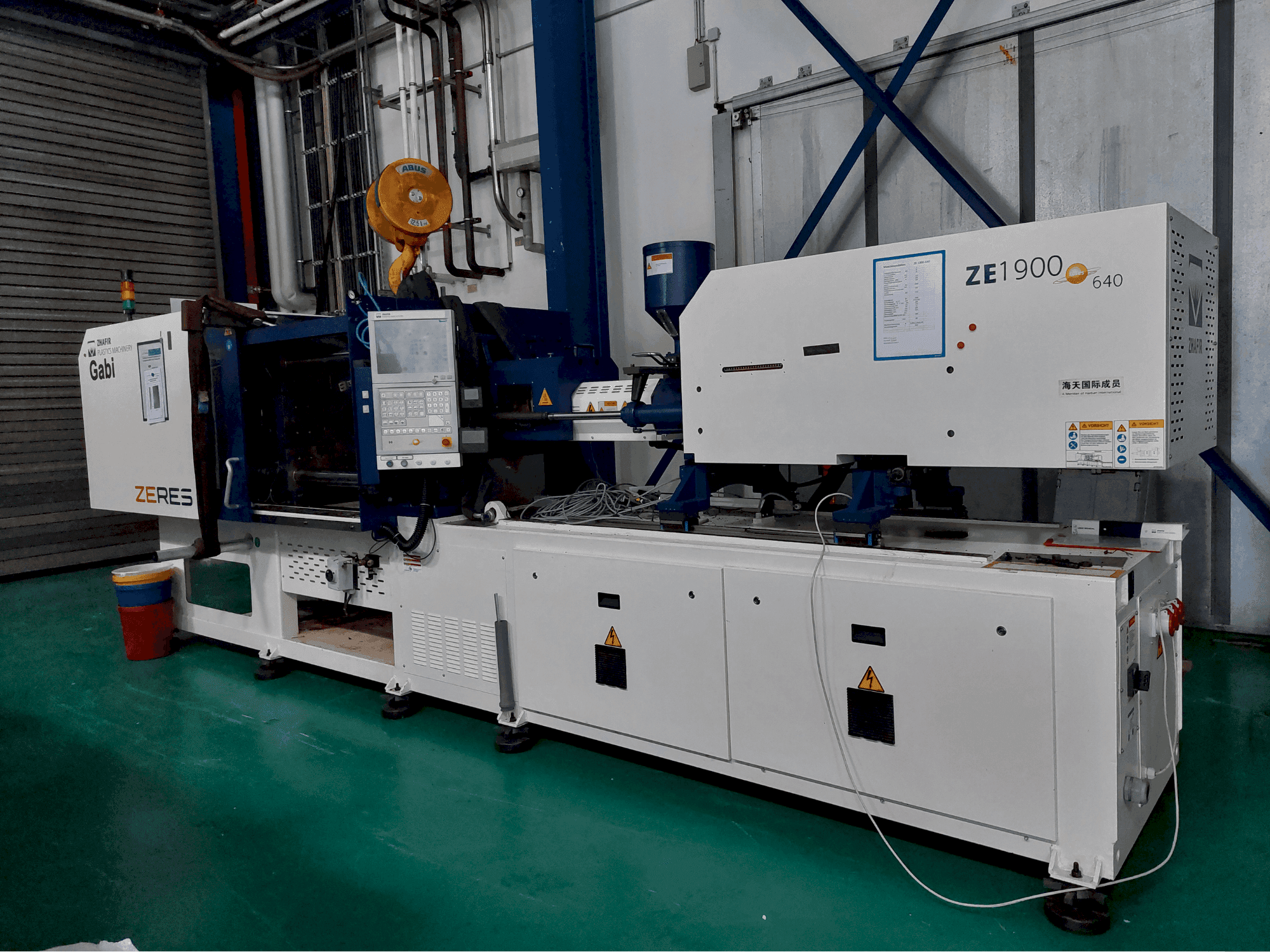 Čelní pohled na HAITIAN ZHAFIR ZERES ZE1900 stroj