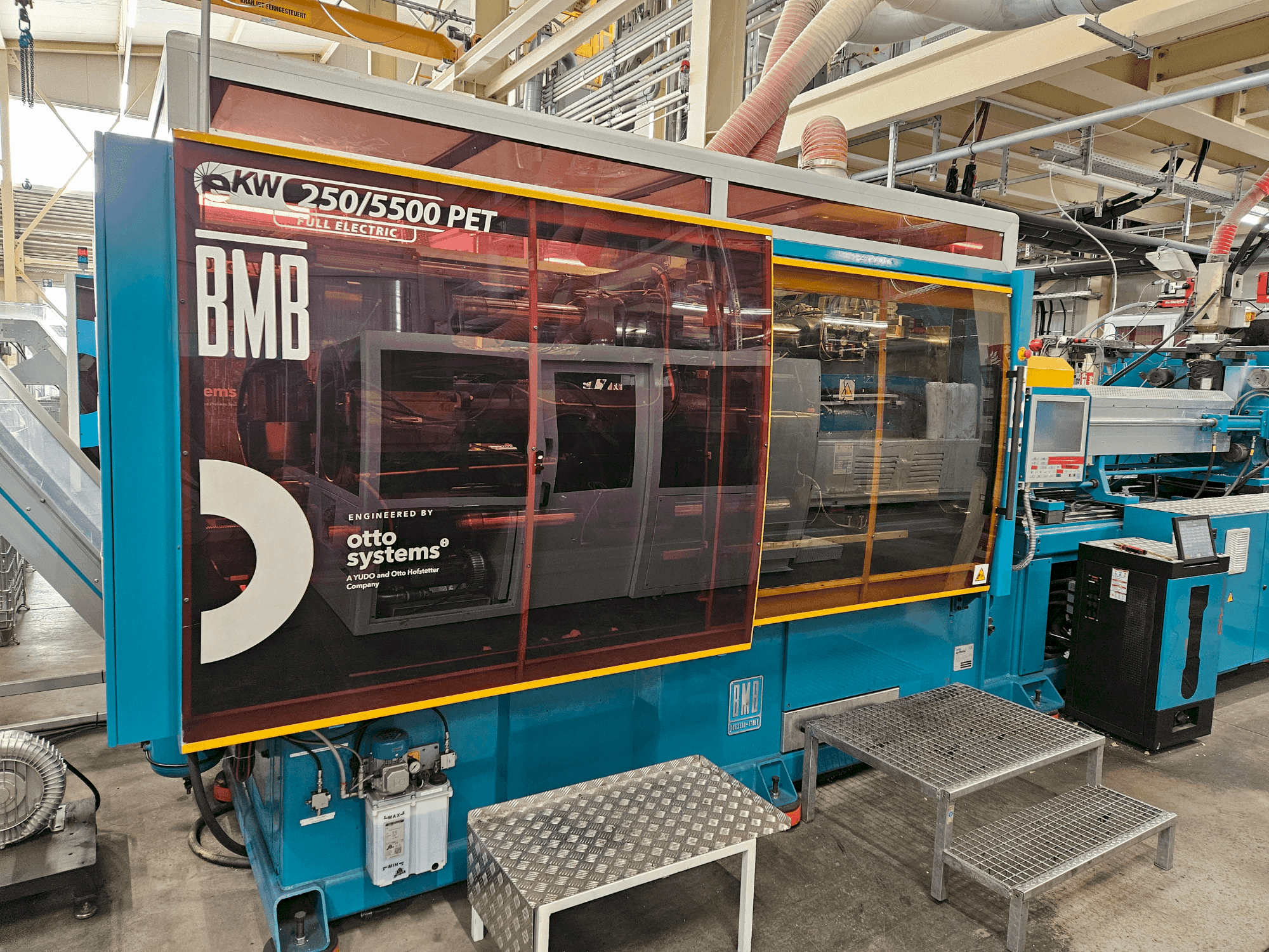 Čelní pohled na Otto Systems eKW 250/5500 PET stroj