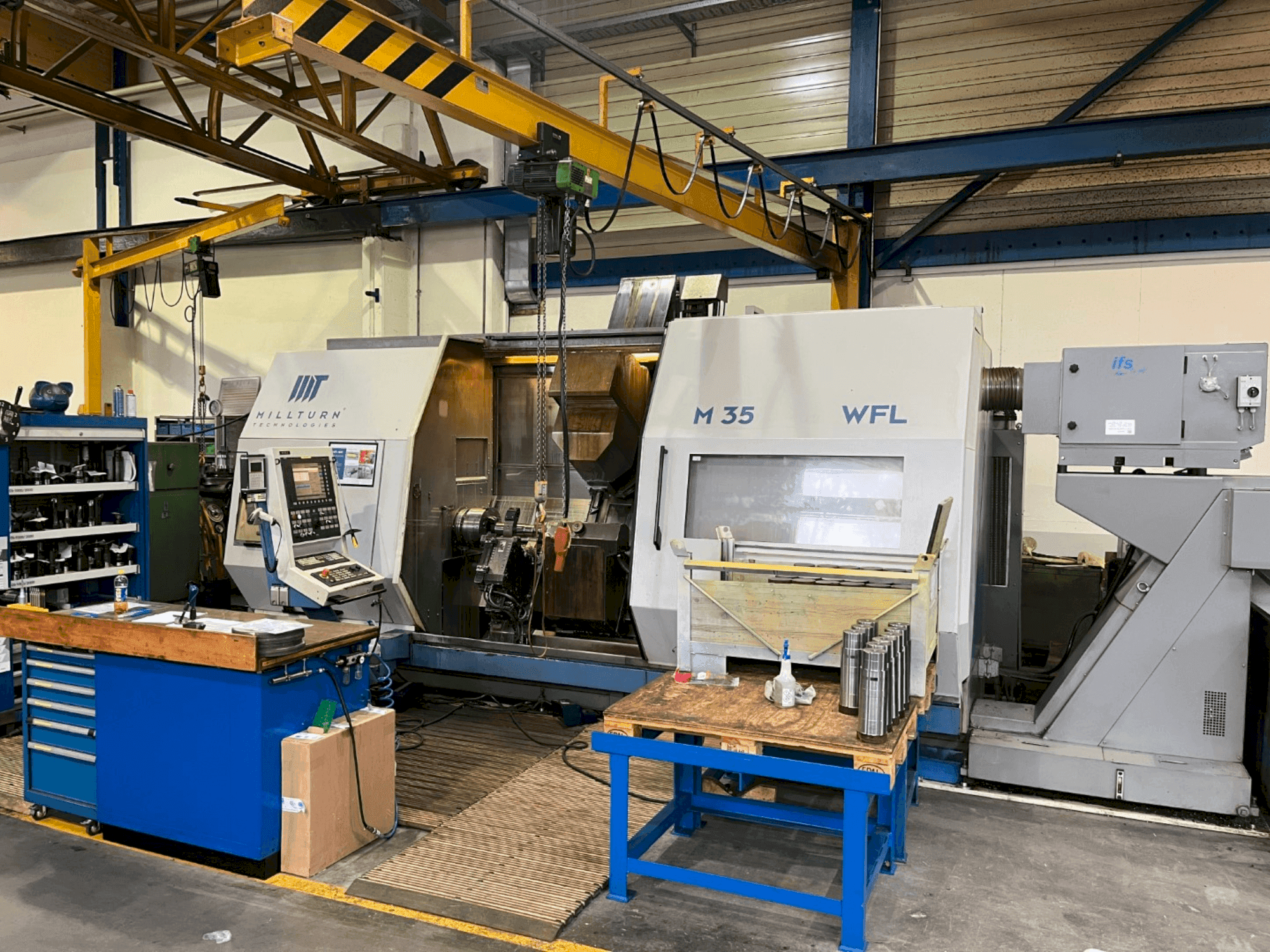 Čelní pohled na WFL M-35 stroj