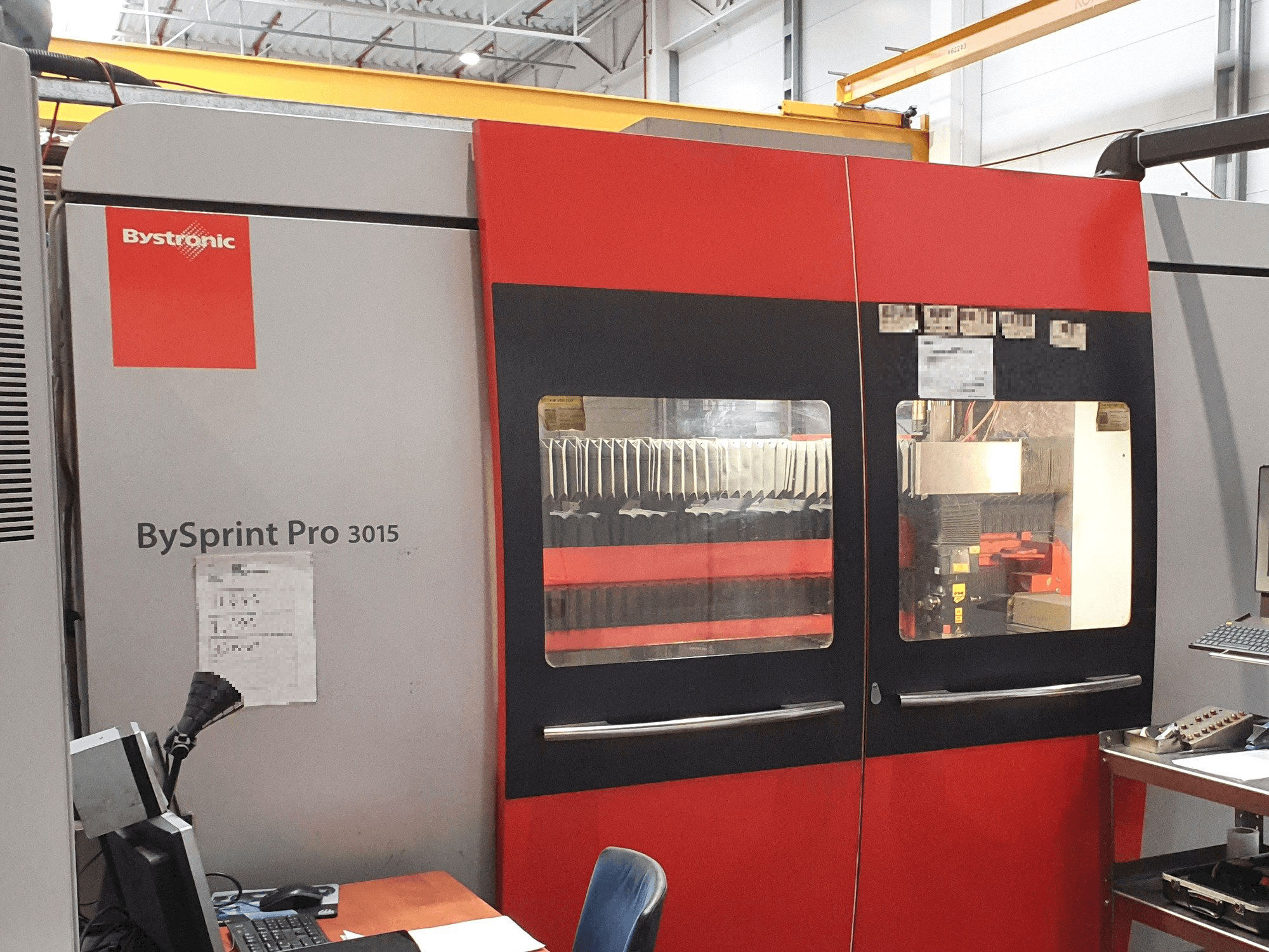 Čelní pohled na Bystronic BySprint Pro 3015 stroj