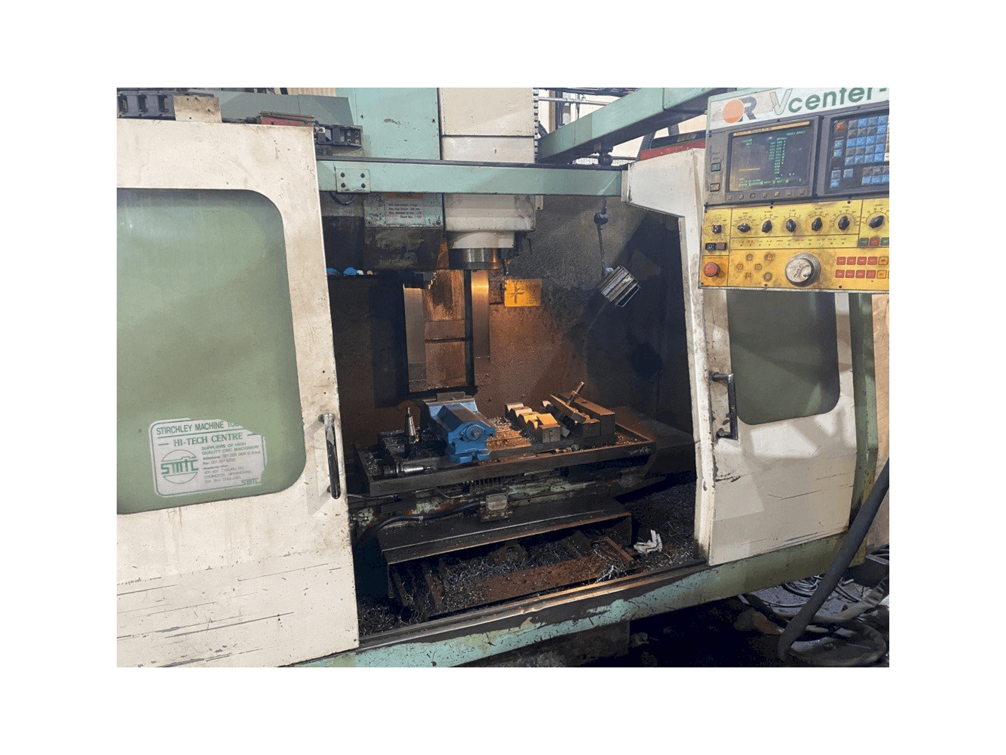 Čelní pohled na Victor V Centre-80 stroj