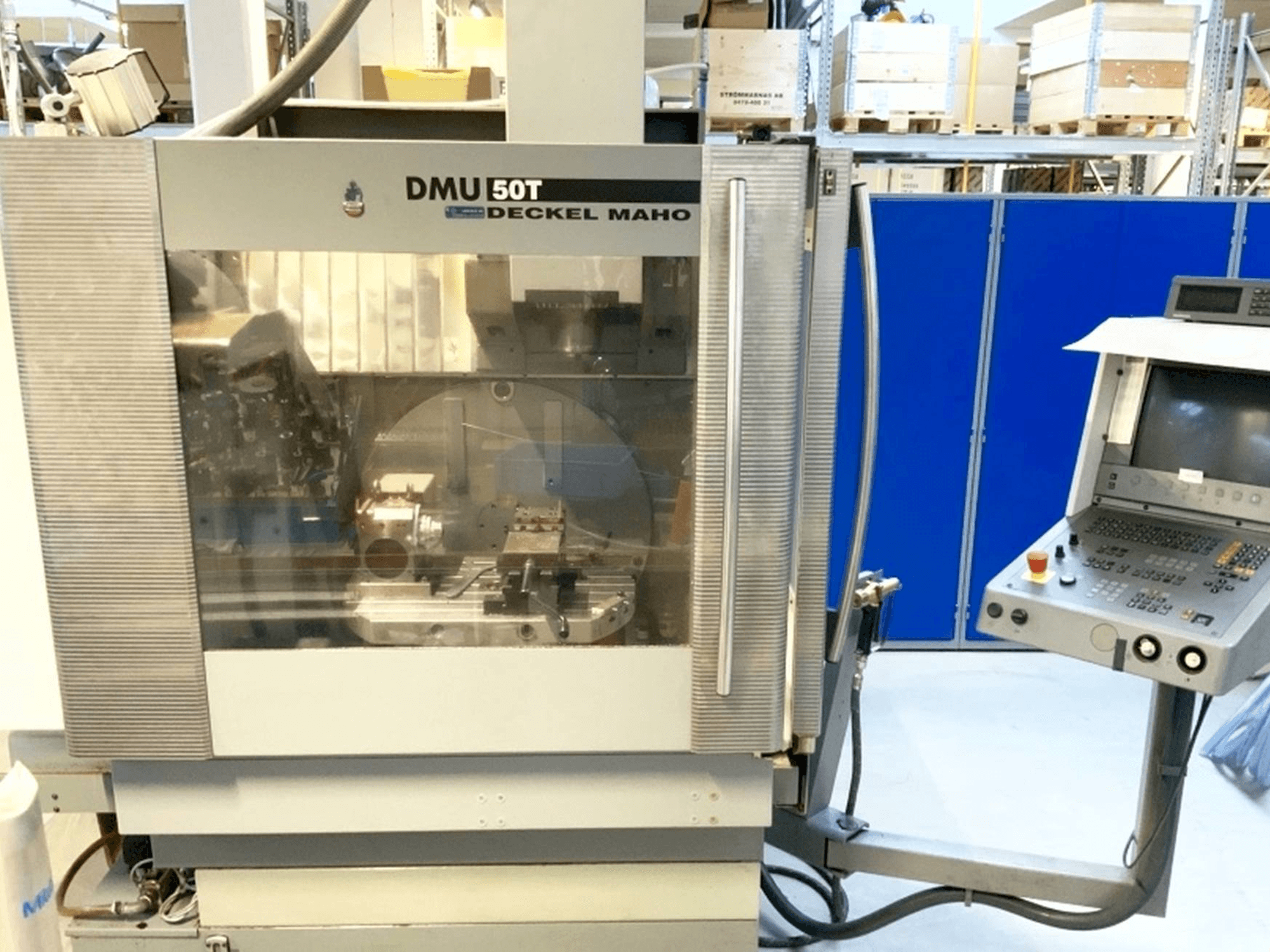 Čelní pohled na DECKEL MAHO DMU 50T stroj