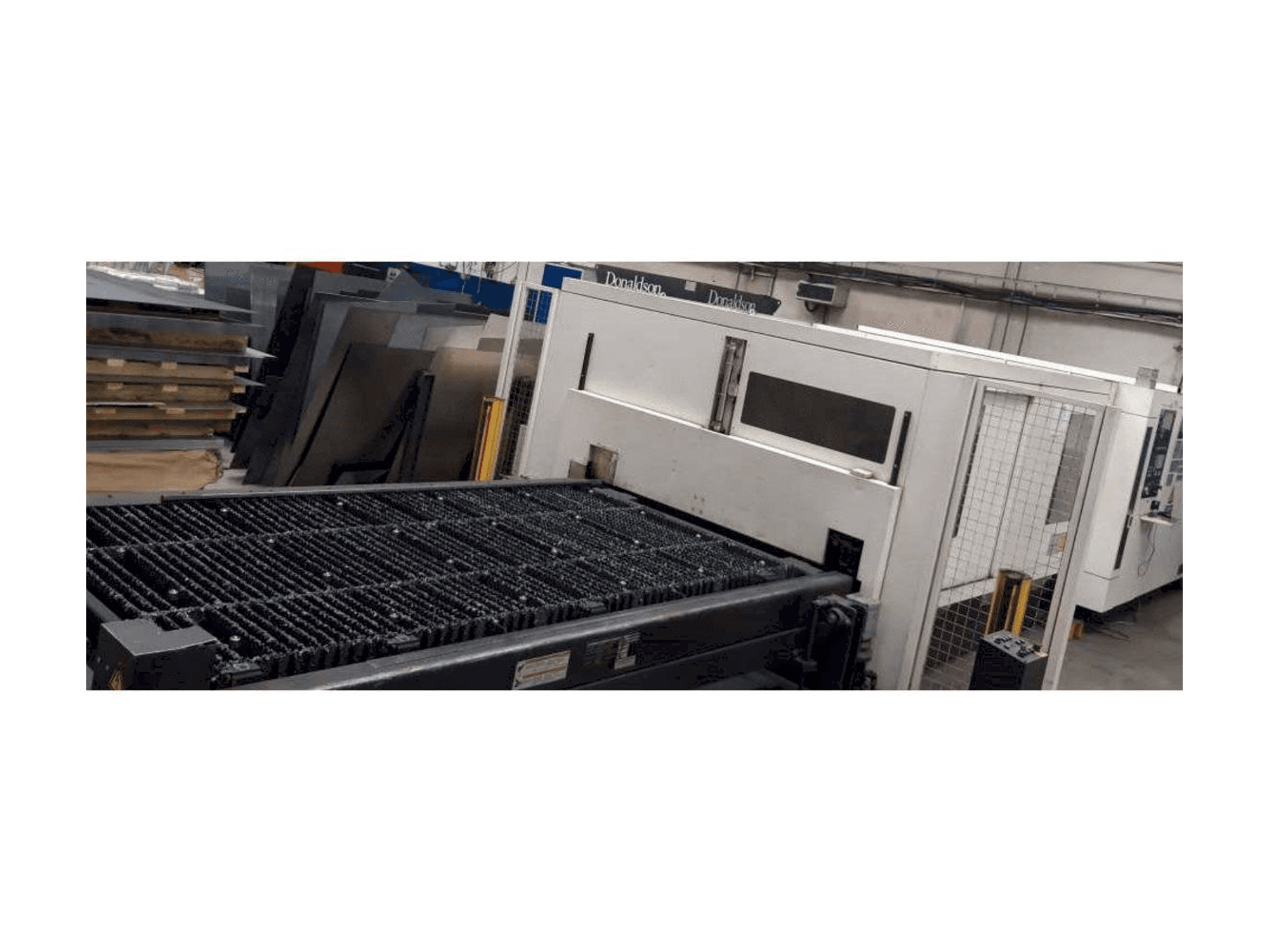 Čelní pohled na Mazak Super Turbo-X510 Mk III G stroj