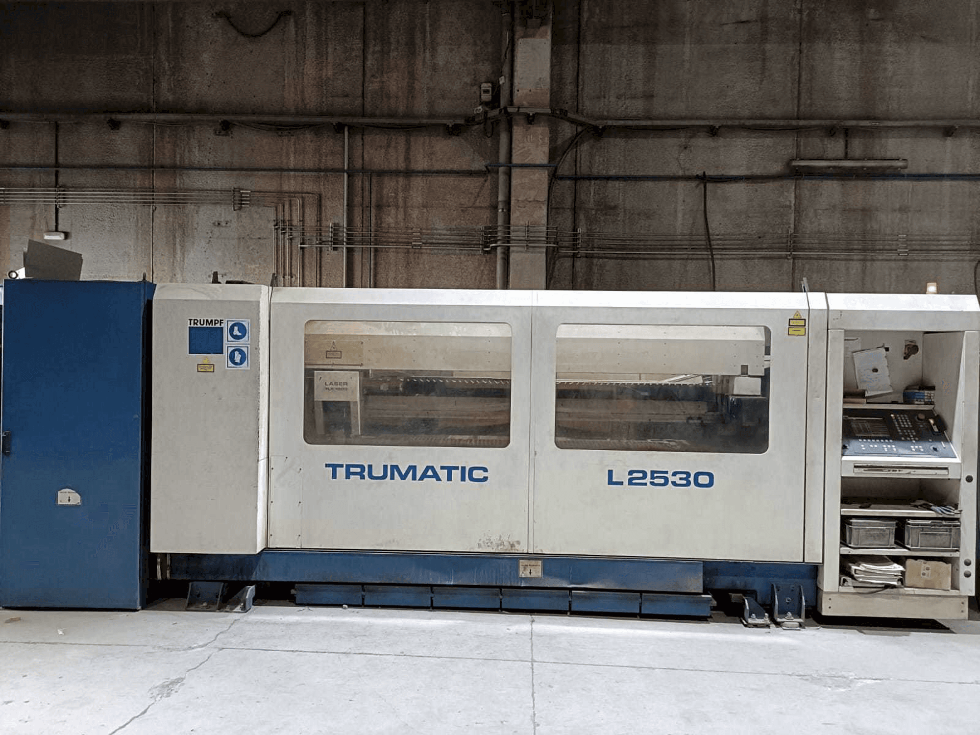 Čelní pohled na Trumpf Trumatic L2530 stroj
