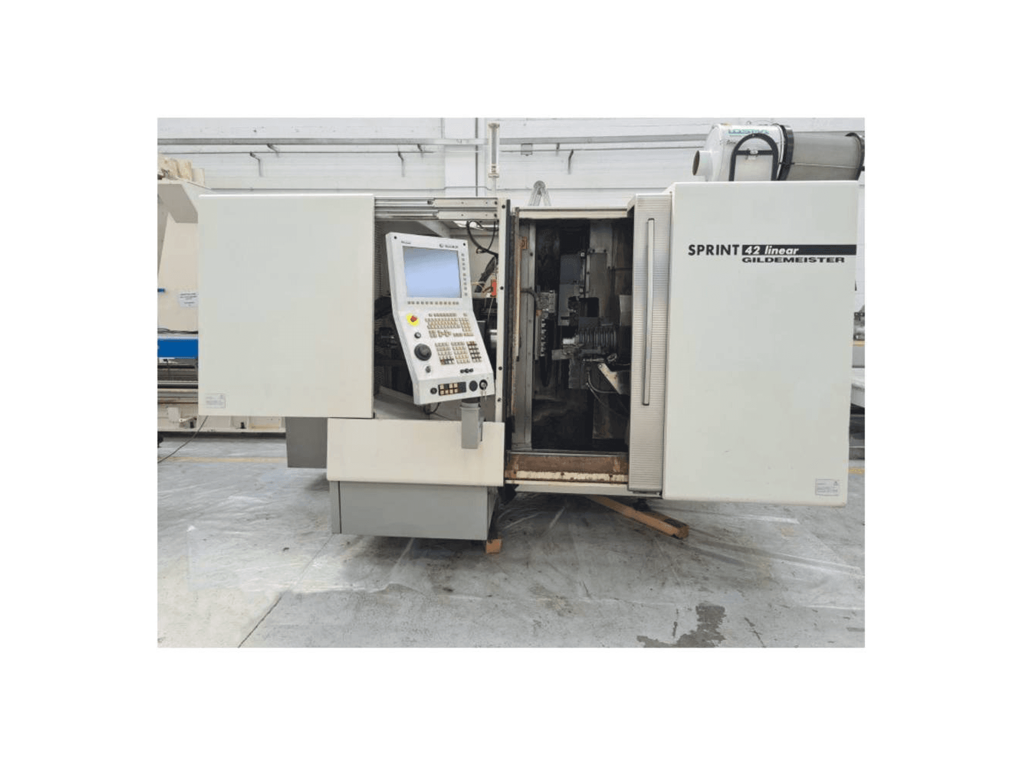 Čelní pohled na Gildemeister Sprint 42 linear stroj