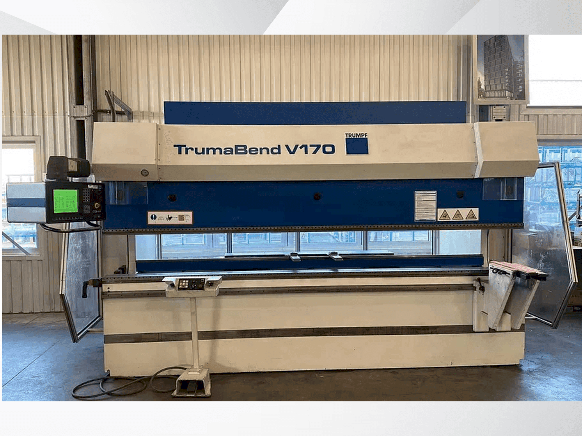 Čelní pohled na TRUMPF Trumabend V170 stroj