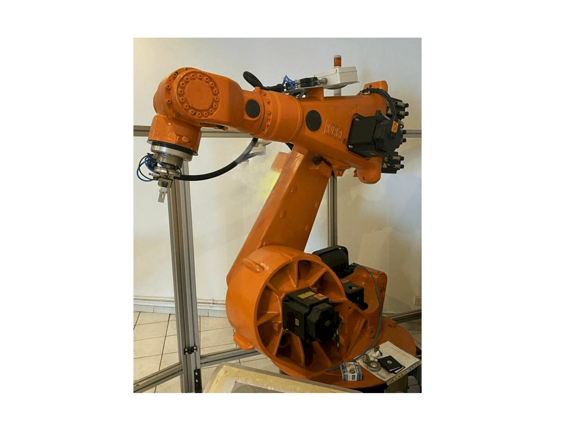 Čelní pohled na KUKA KR150L150SP/2 stroj
