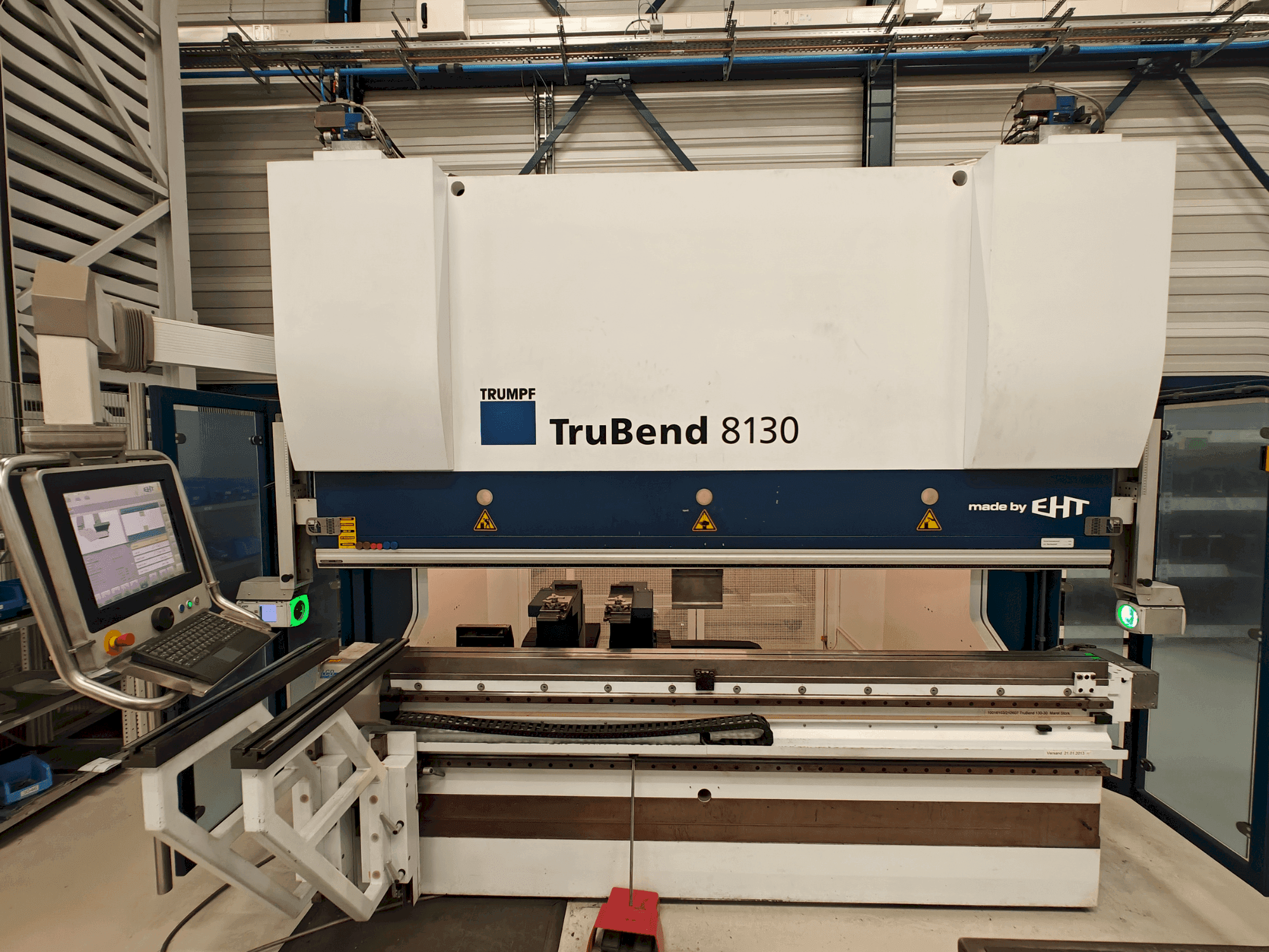 Čelní pohled na TRUMPF EHT TruBend 8130-30 stroj