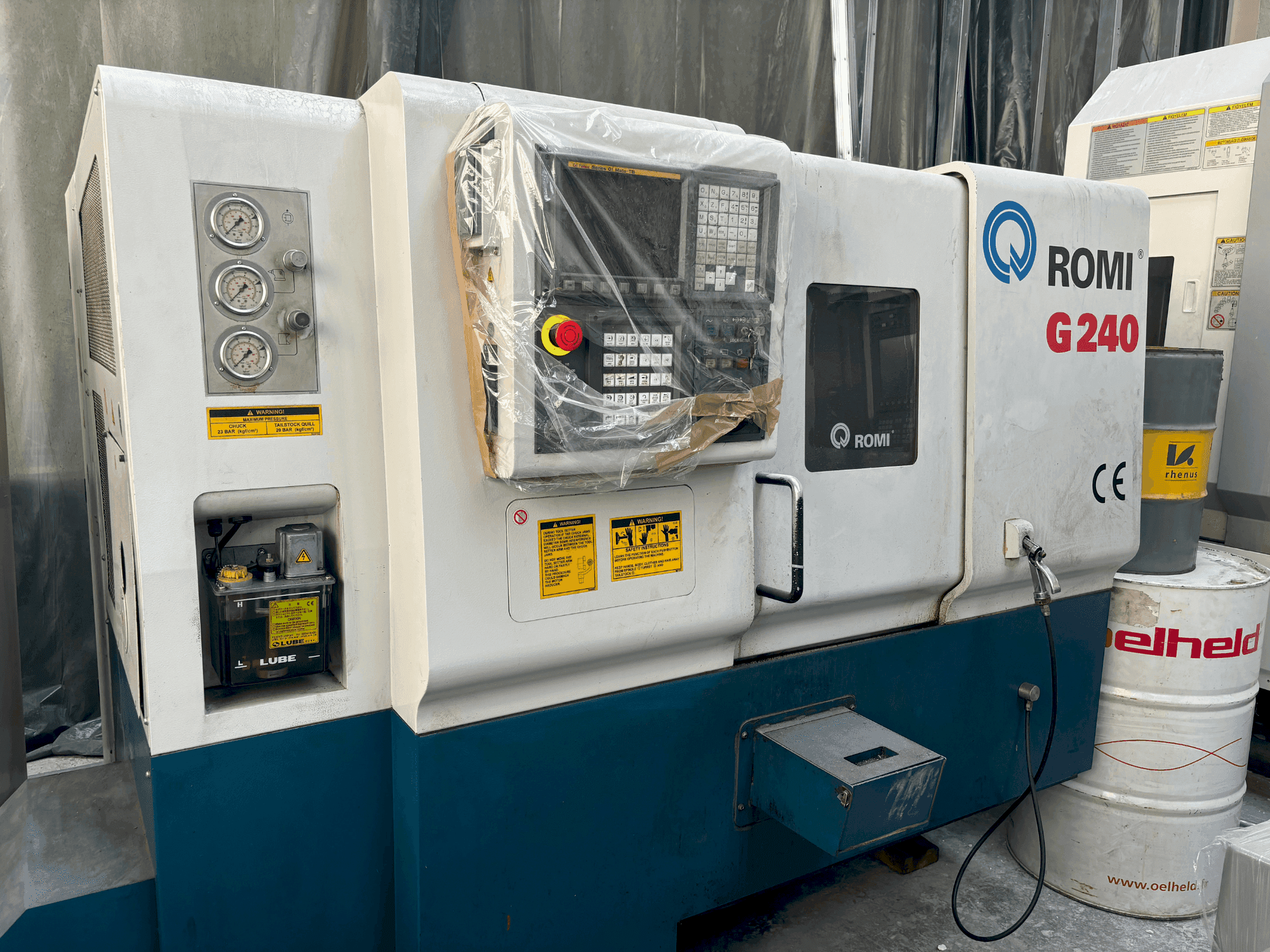 Čelní pohled na Romi G240 stroj