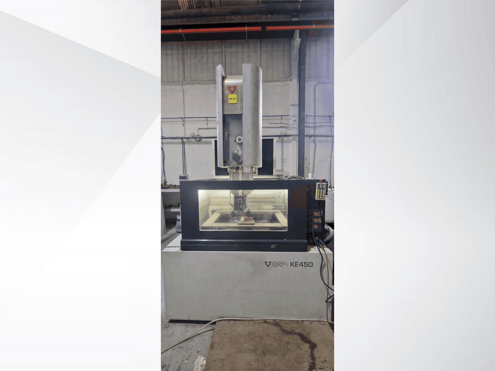 Čelní pohled na ONA KE 450 stroj