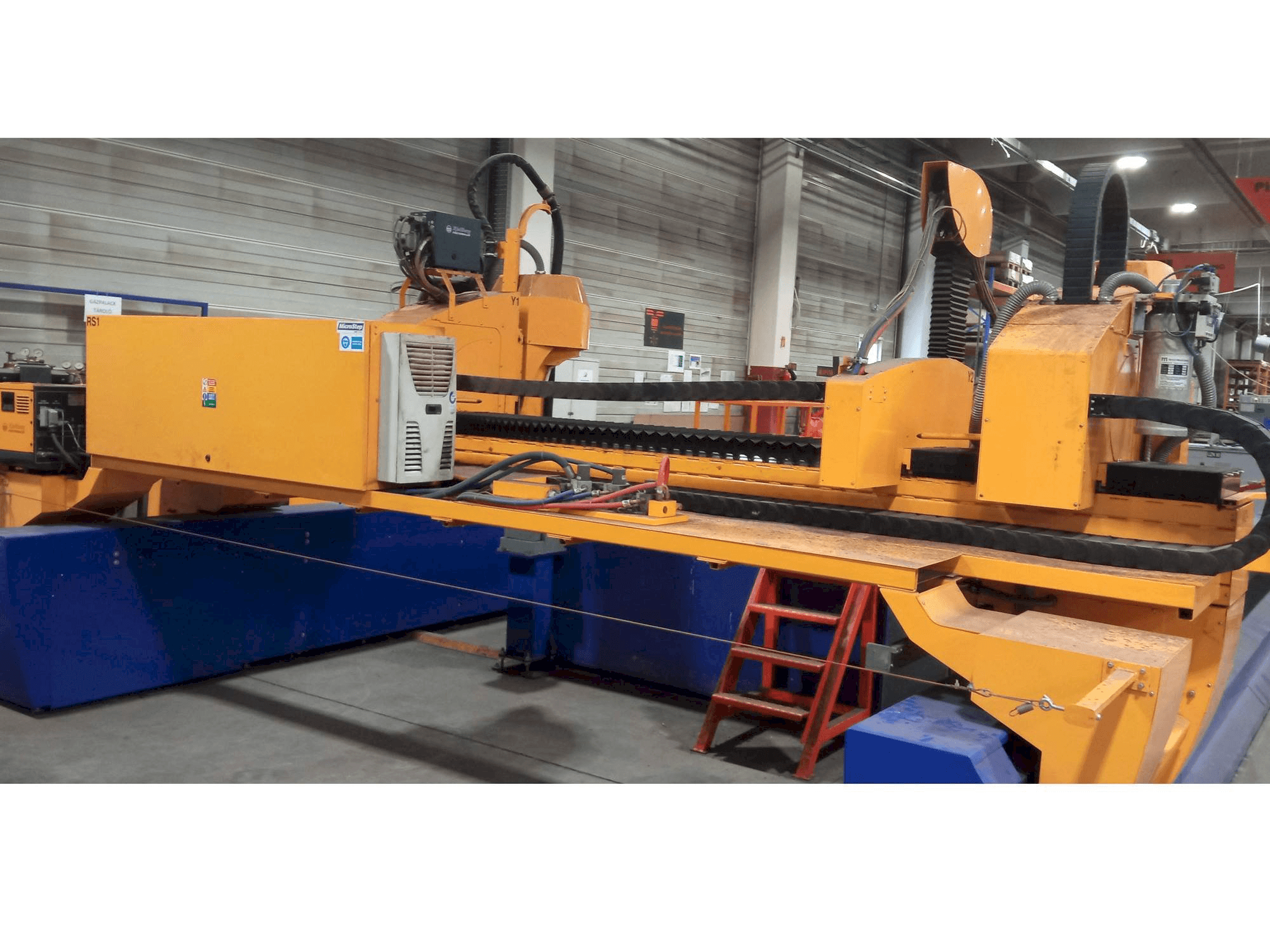 Čelní pohled na MicroStep MG 7501.20 stroj