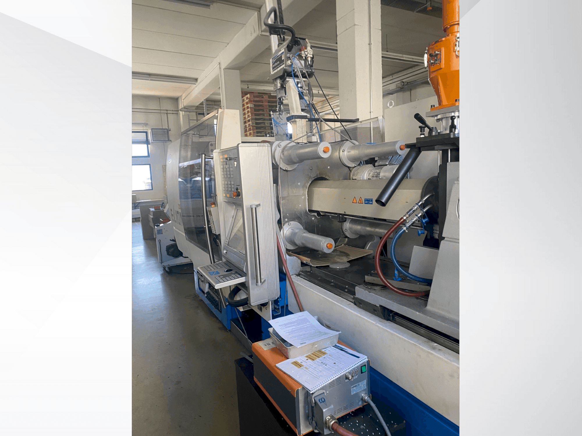 Čelní pohled na Netstal ELION 1200-530 PM stroj