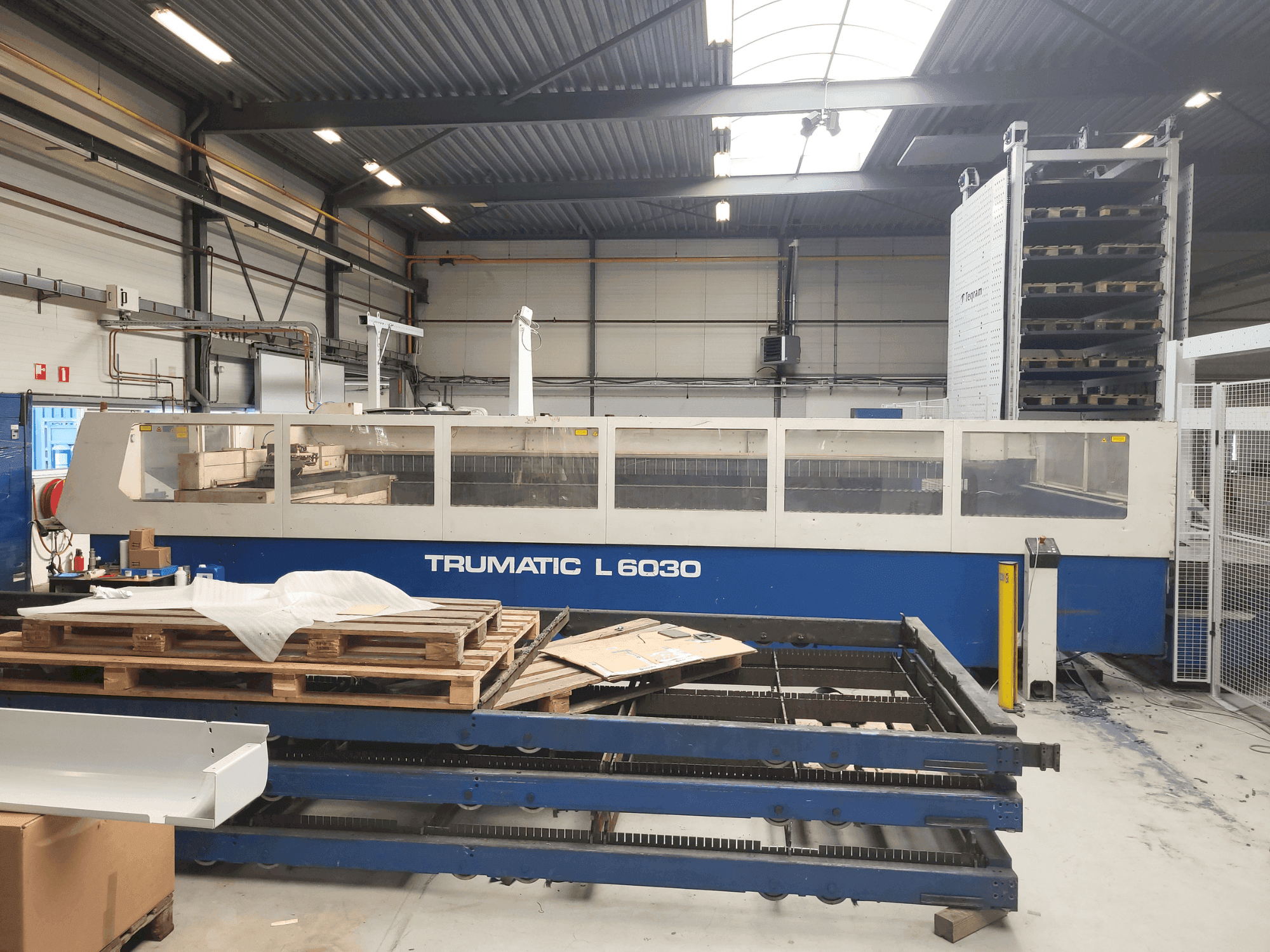 Čelní pohled na TRUMPF Trumatic L6030 stroj