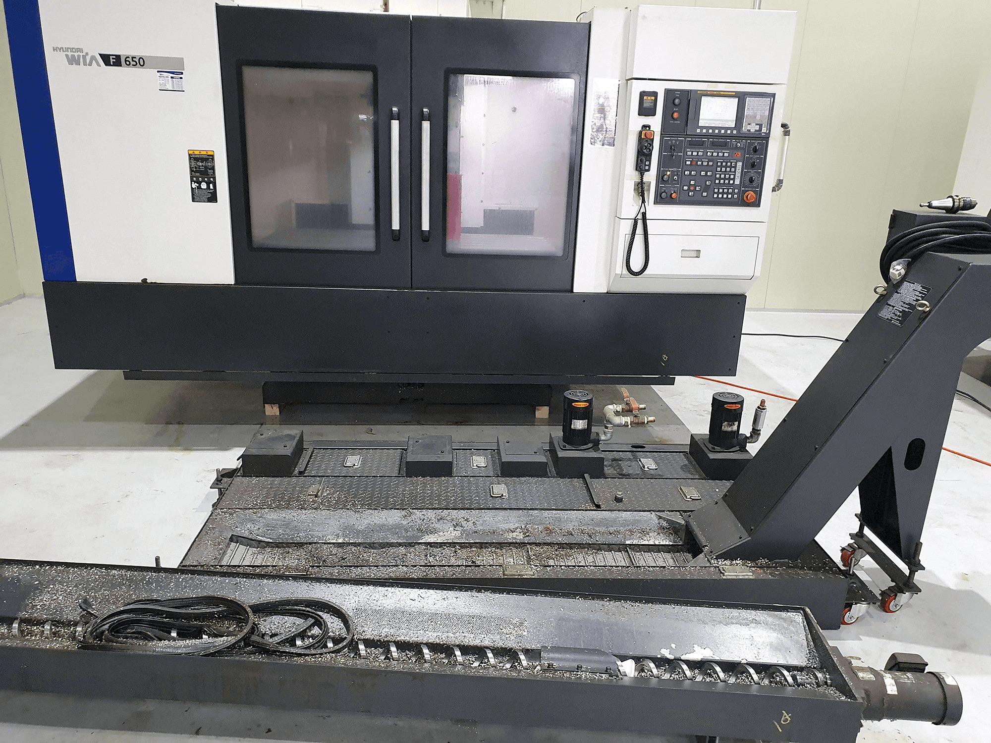 Čelní pohled na Hyundai Wia F650 stroj