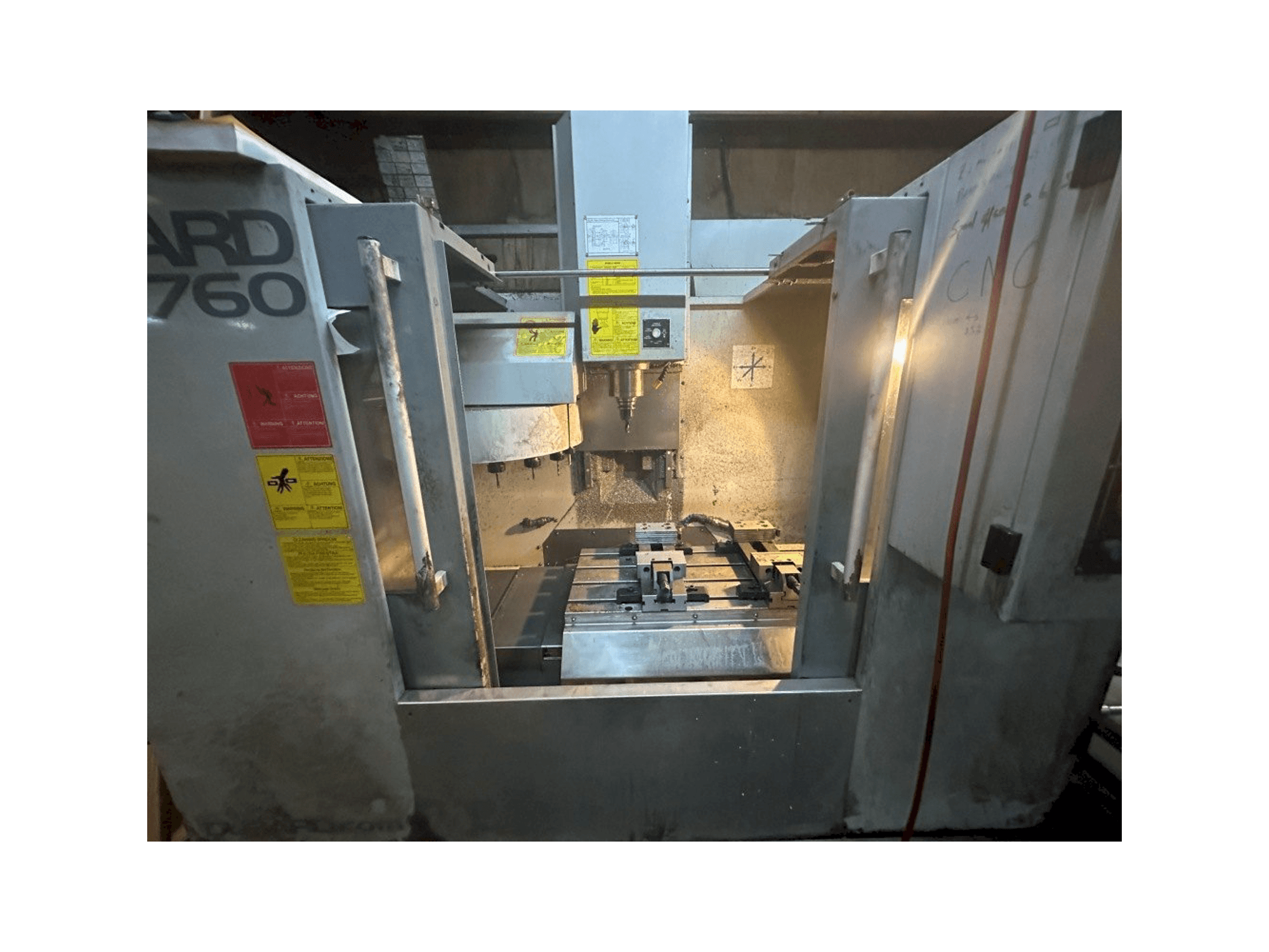 Čelní pohled na Dugard Eagle ECO 760 stroj