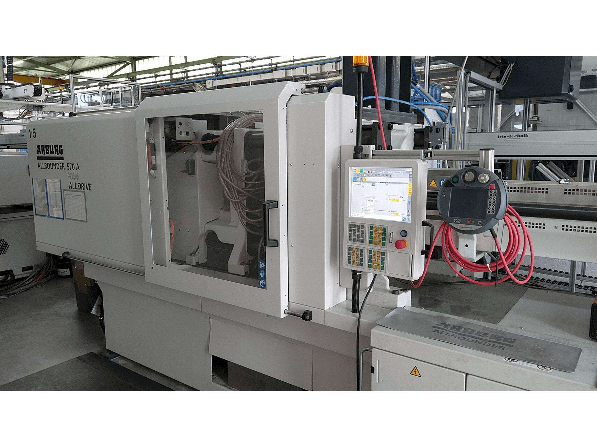 Čelní pohled na Arburg Allrounder 570 A 2000-800 ALLDRIVE stroj