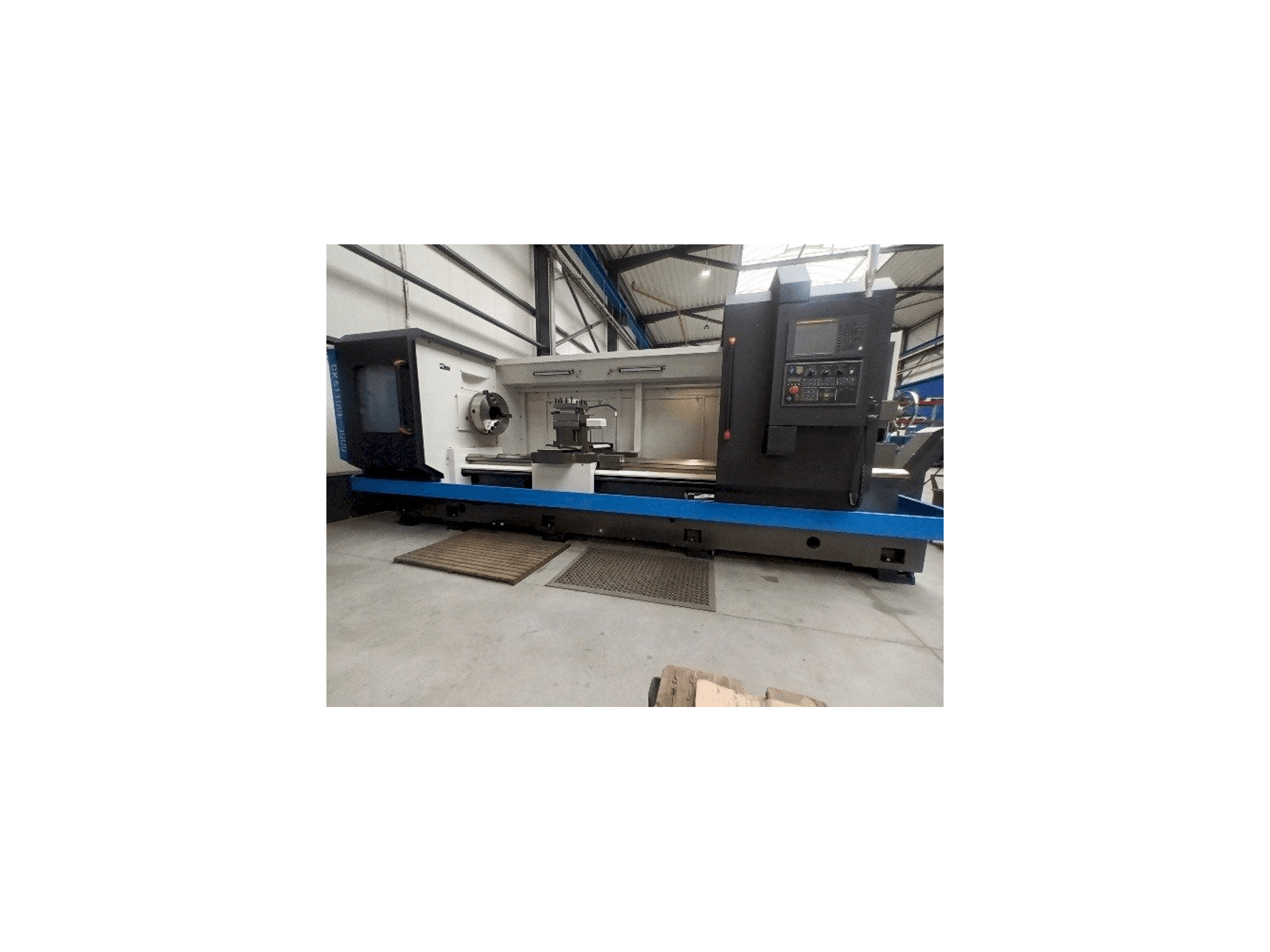 Čelní pohled na Ningbo Oturn CK61100E-3000 stroj