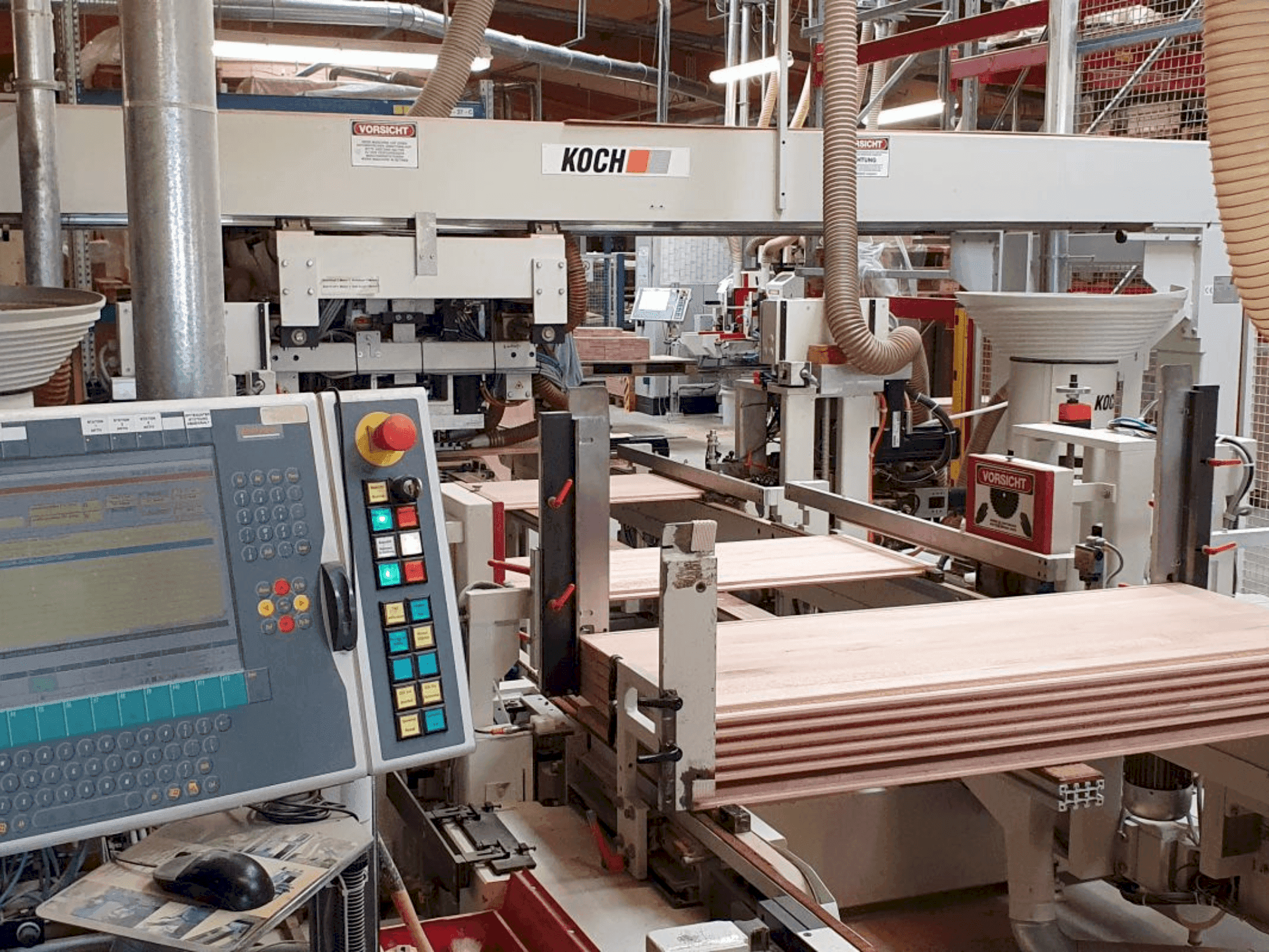 Čelní pohled na KOCH SBD-60-PTP stroj