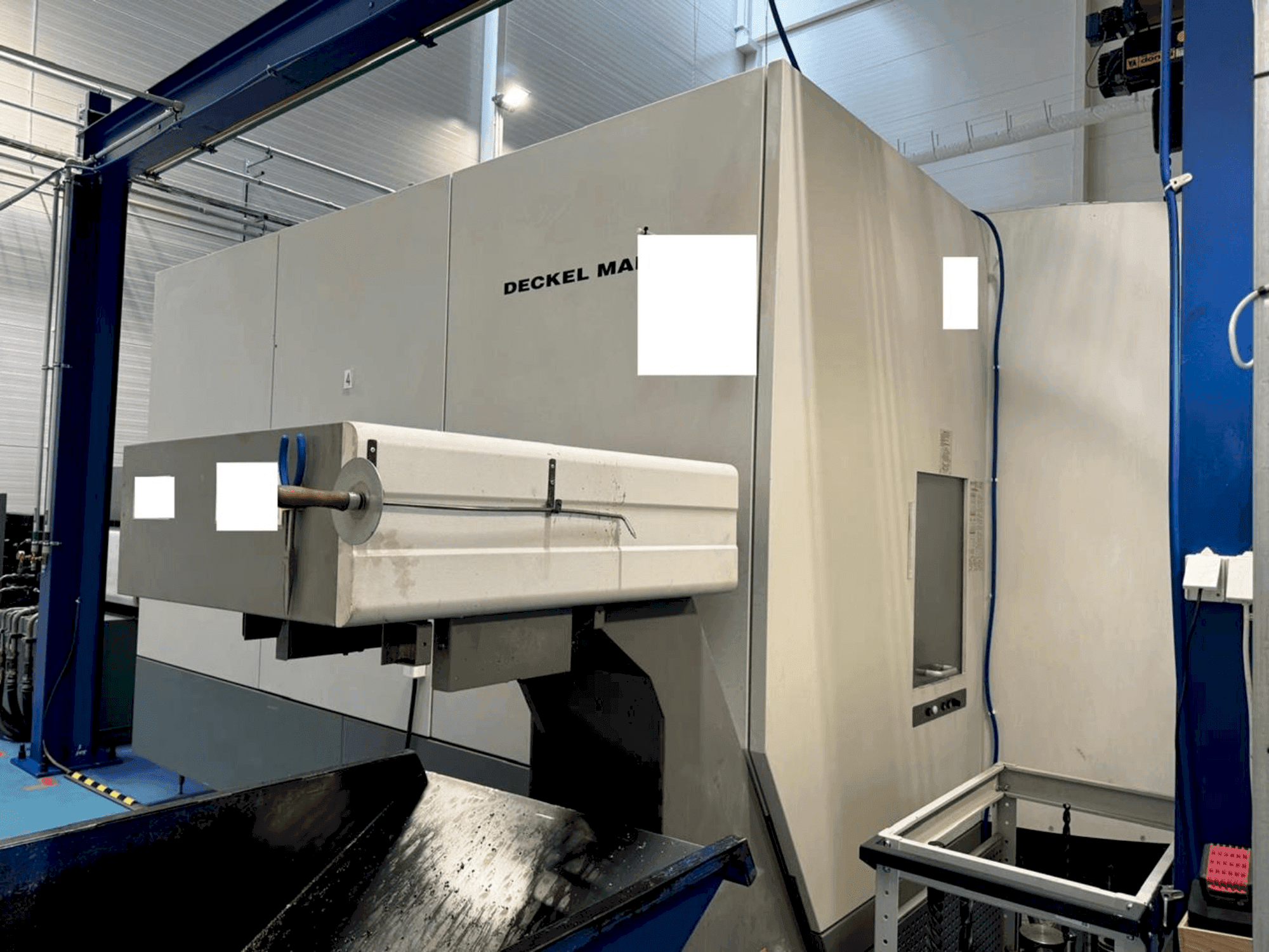 Čelní pohled na DMG MORI DMC 125 FD duoBLOCK stroj