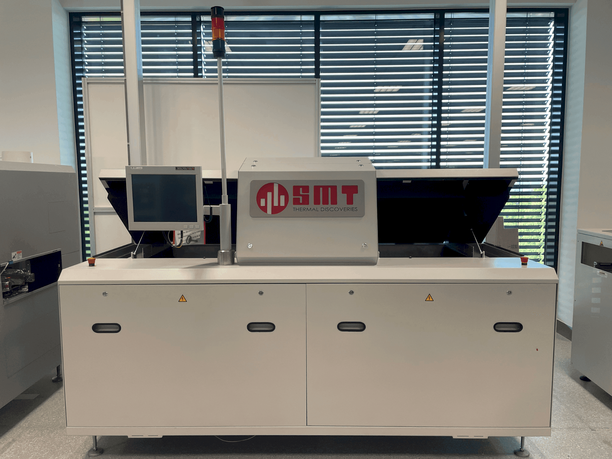 Čelní pohled na SMT UV 3/-3 stroj