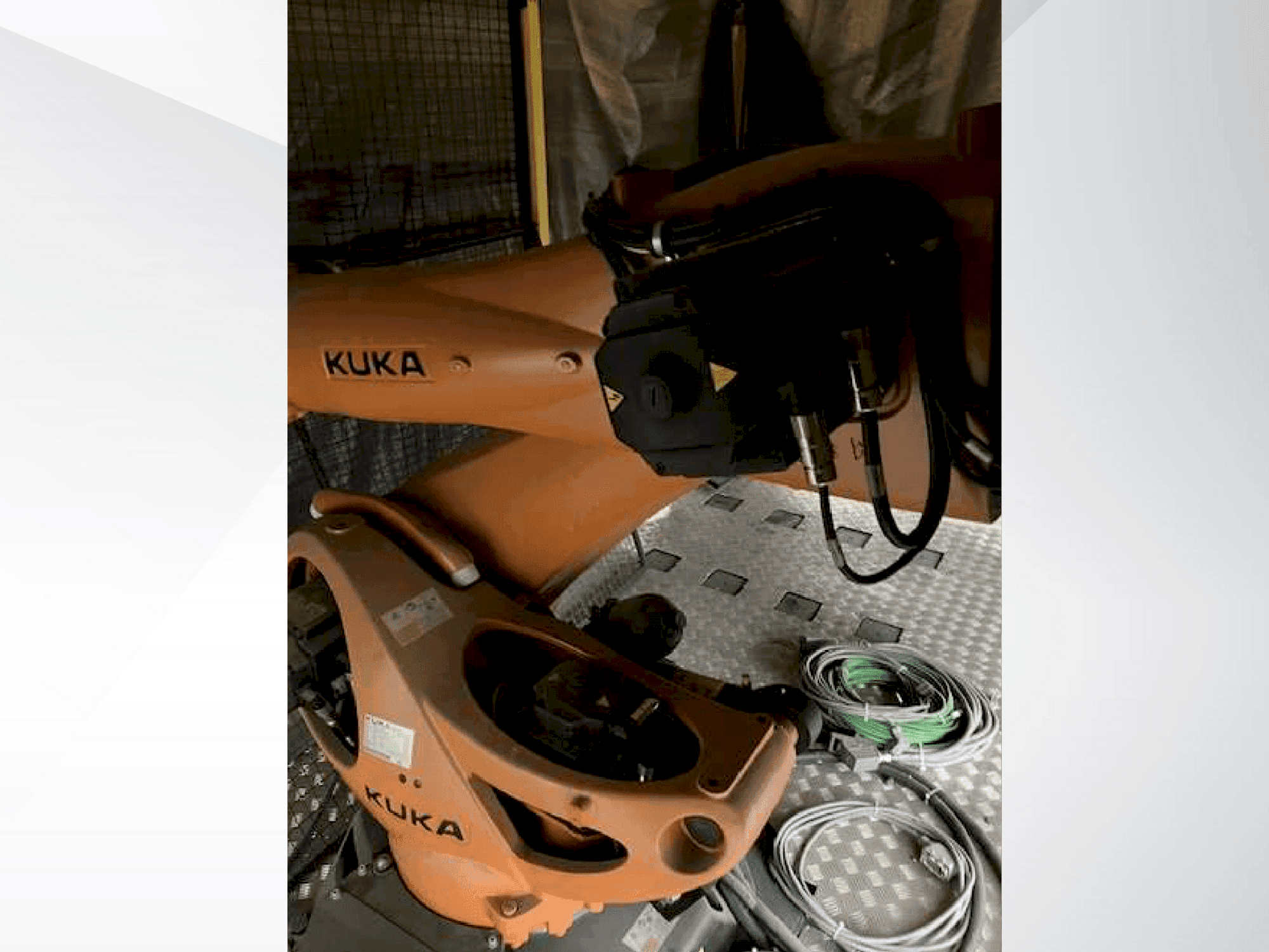 Čelní pohled na KUKA KR 210 R2700 extra (2018) stroj