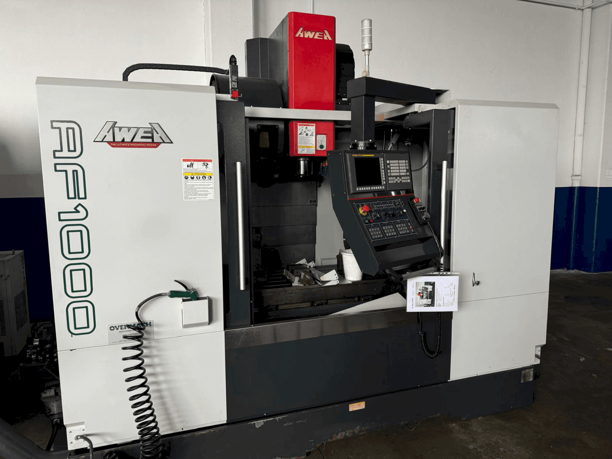 Čelní pohled na AWEA AF-1000 stroj