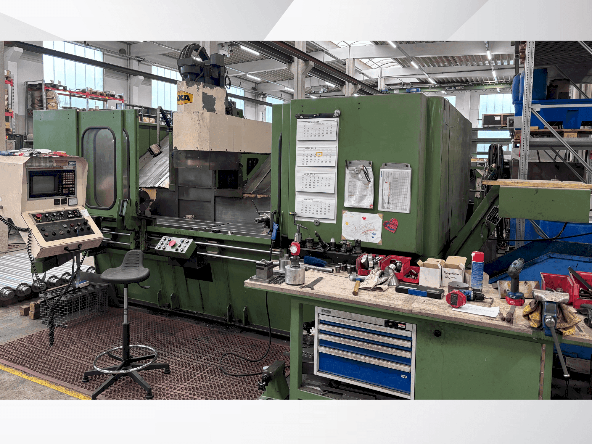 Čelní pohled na AXA VSC 2 M stroj