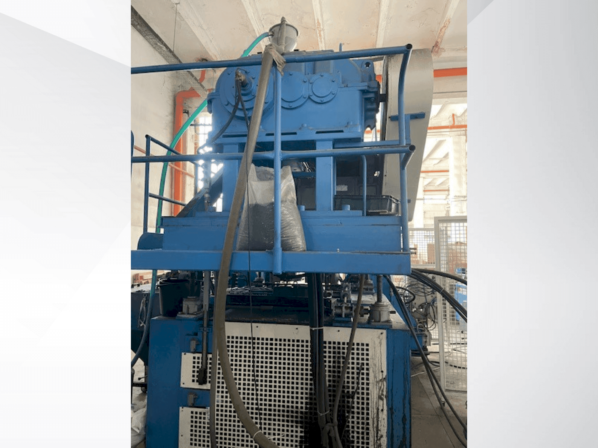 Čelní pohled na KAUTEX KEB 120 stroj