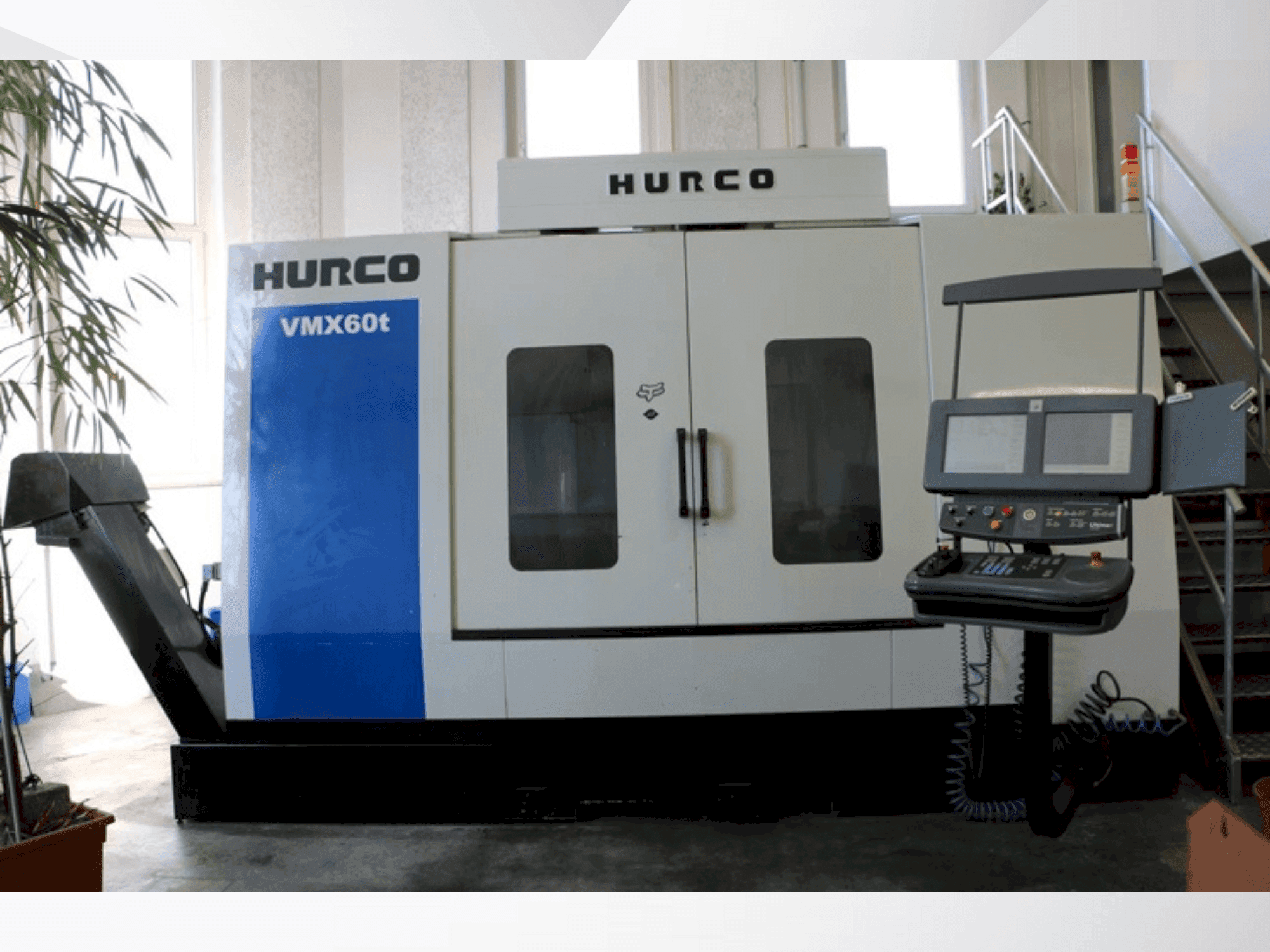 Čelní pohled na Hurco VMX60/40T stroj