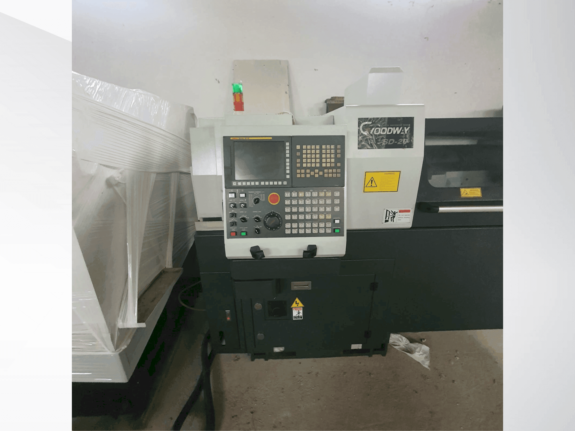 Čelní pohled na Goodway SD 20 stroj