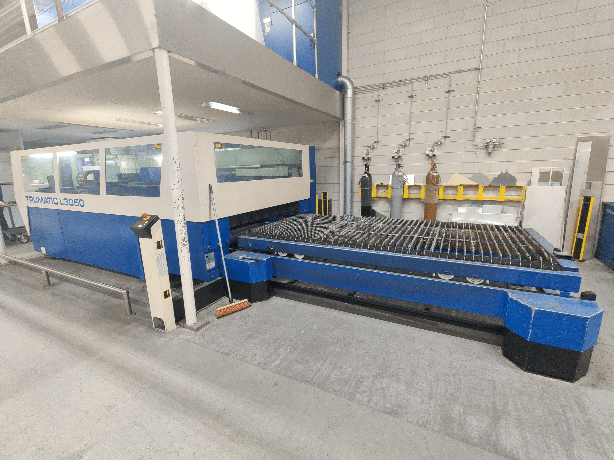 Čelní pohled na Trumpf Trumatic L3050 stroj