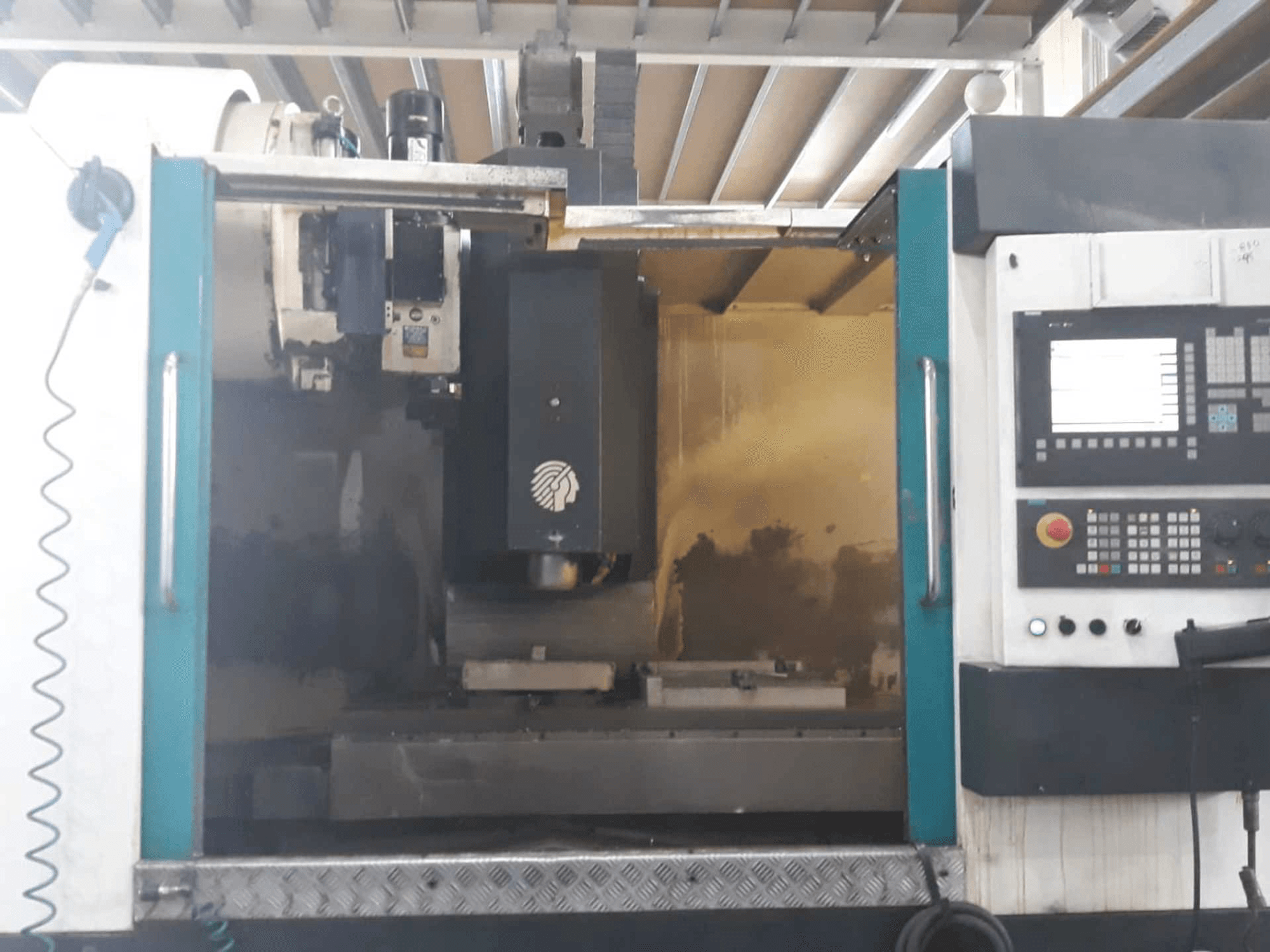 Čelní pohled na Huron VX12 stroj