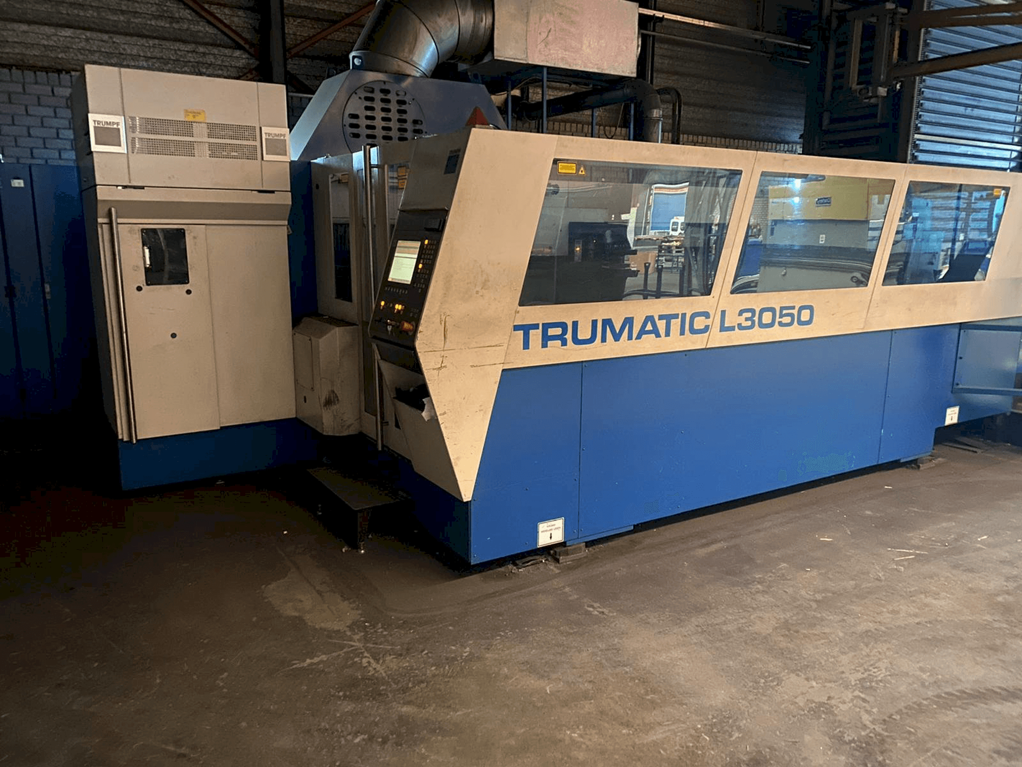 Čelní pohled na Trumpf Trumatic L3050 stroj