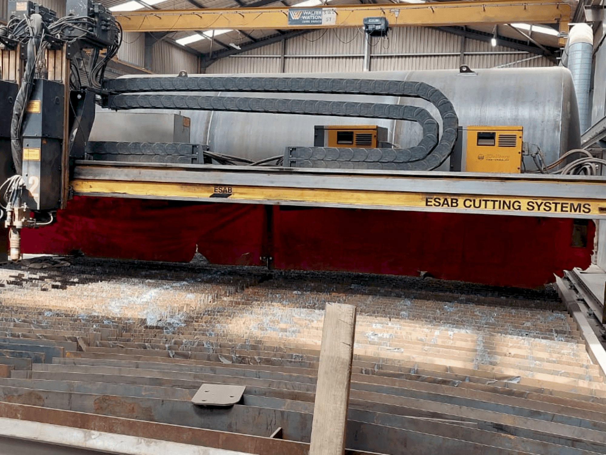 Čelní pohled na ESAB Suprarex SXE 5000 stroj