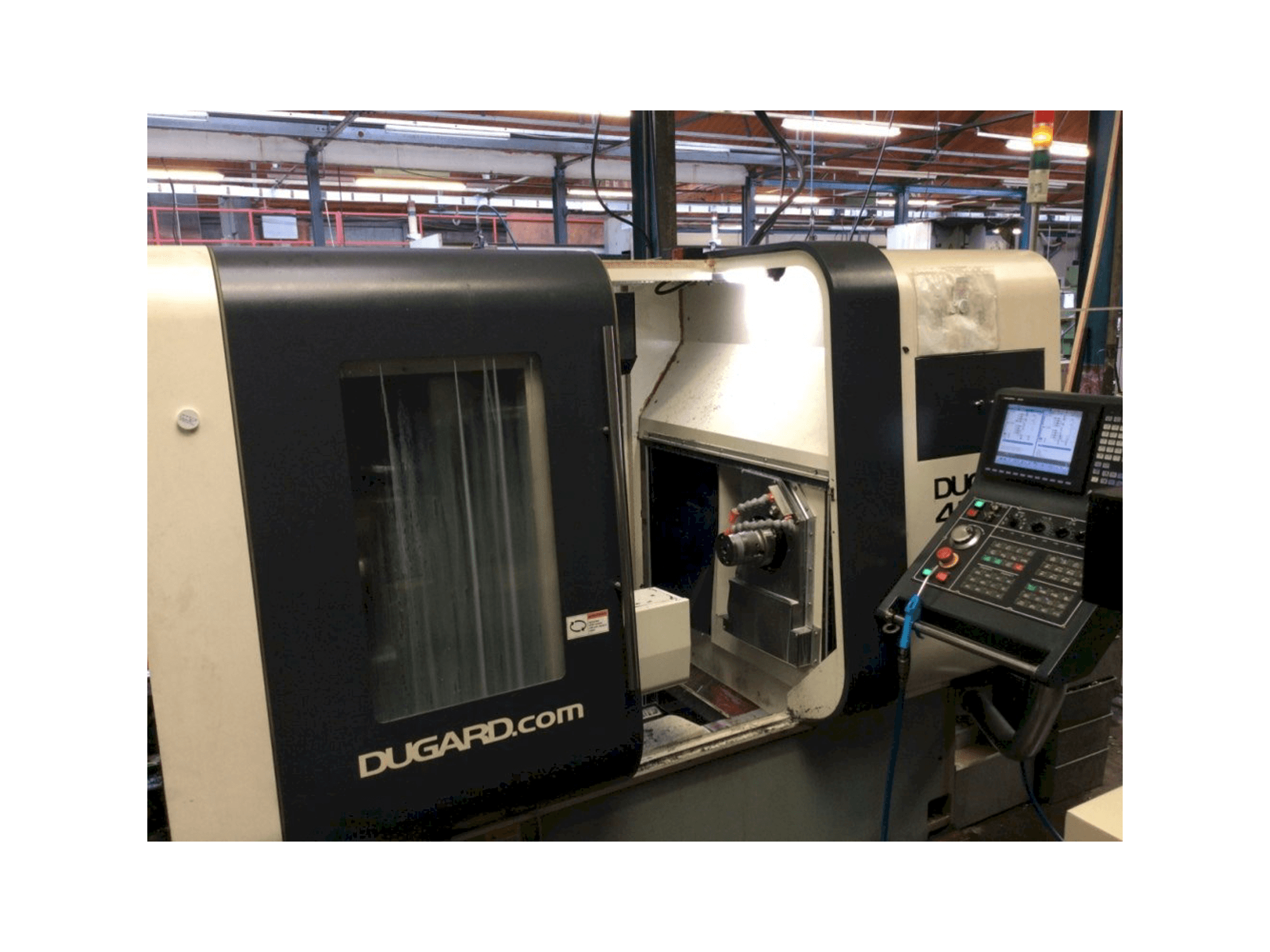 Čelní pohled na Dugard 42 TT stroj