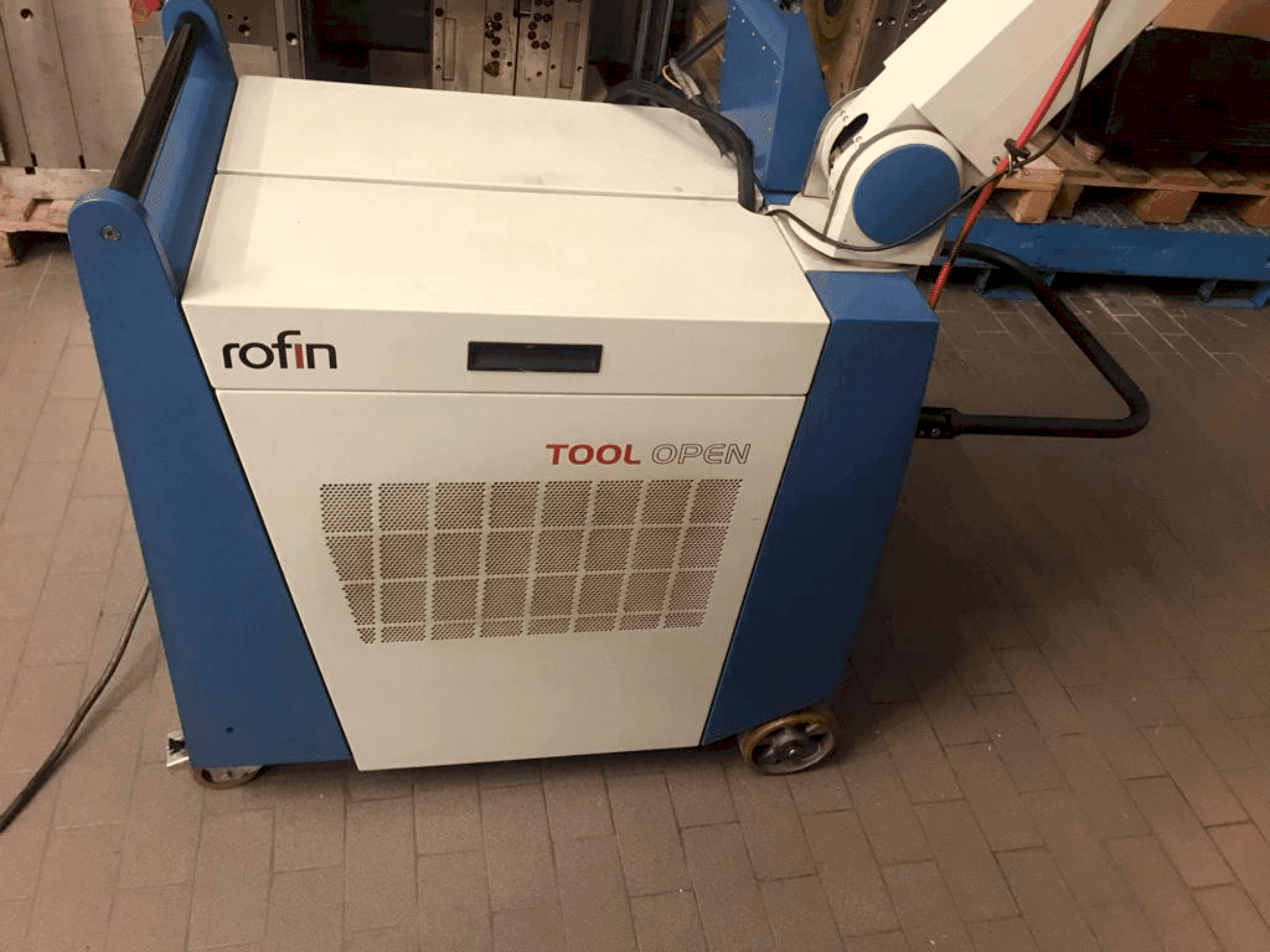 Čelní pohled na ROFIN SW TOOL OPEN II stroj