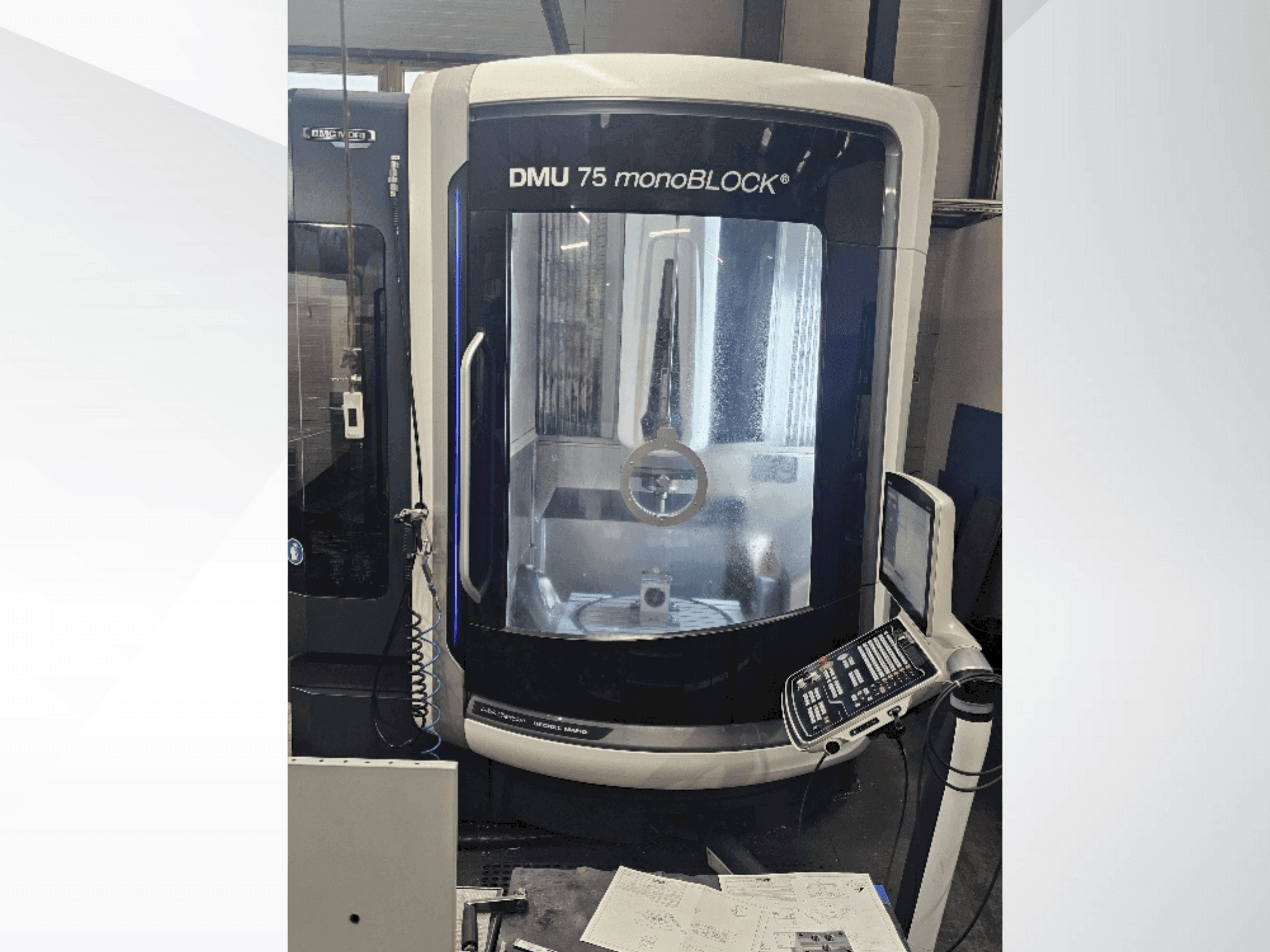 Čelní pohled na DMG MORI DMU 75 monoBlock stroj