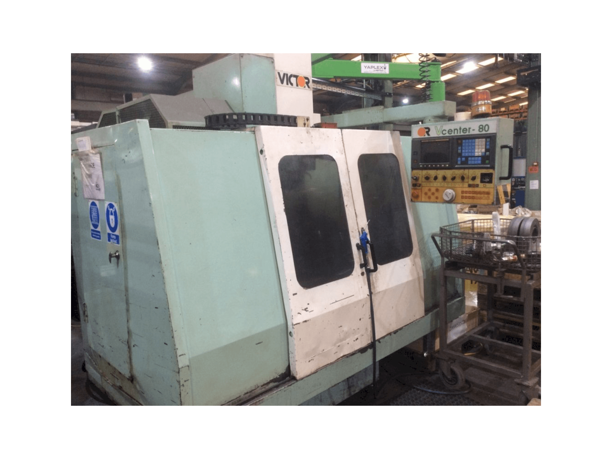 Čelní pohled na Victor V Centre-80 stroj