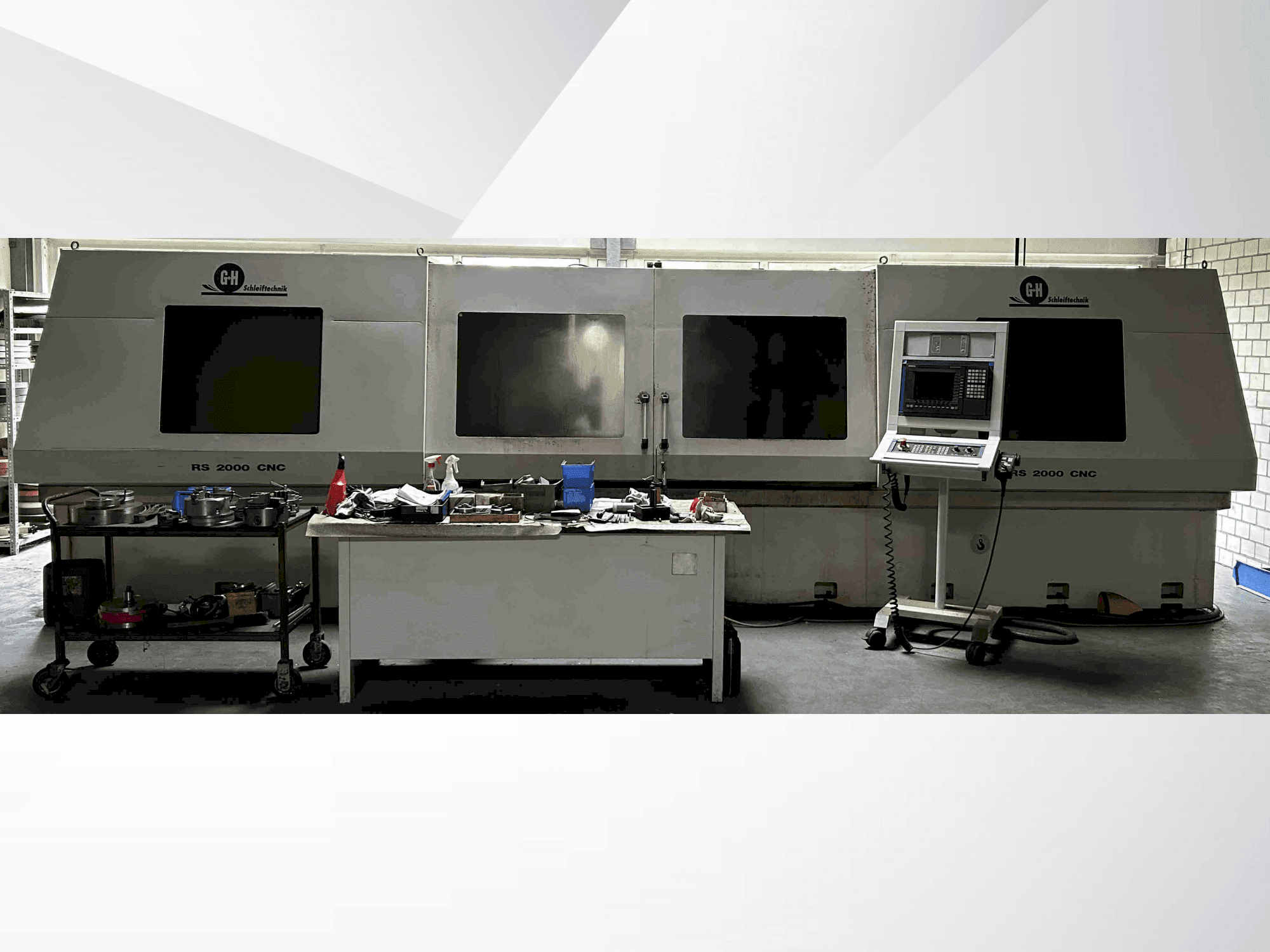 Čelní pohled na GEIBEL & HOTZ RS 2000 CNC stroj