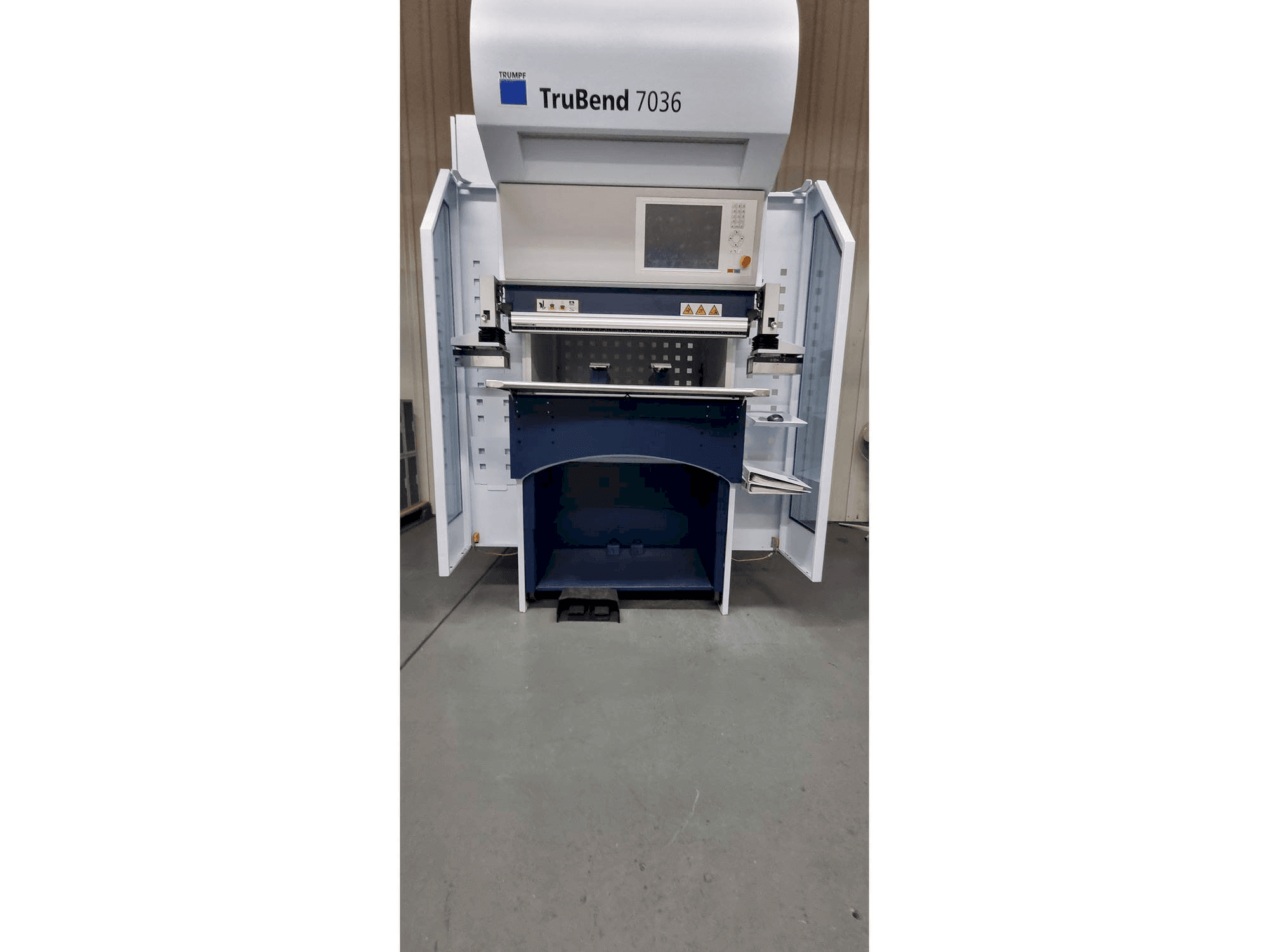 Čelní pohled na TRUMPF TruBend 7036 stroj