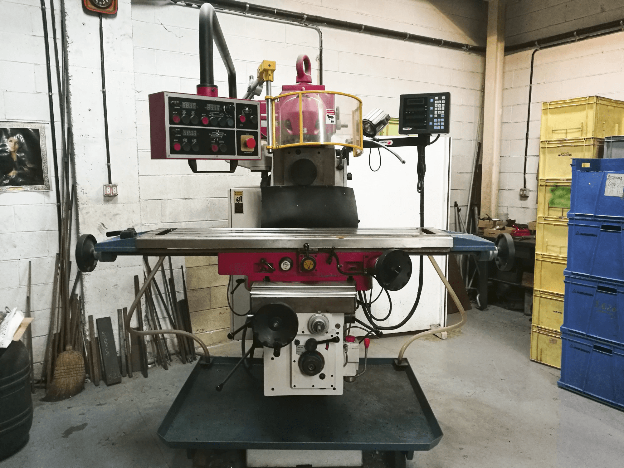 Čelní pohled na Lagun FCM 152 stroj