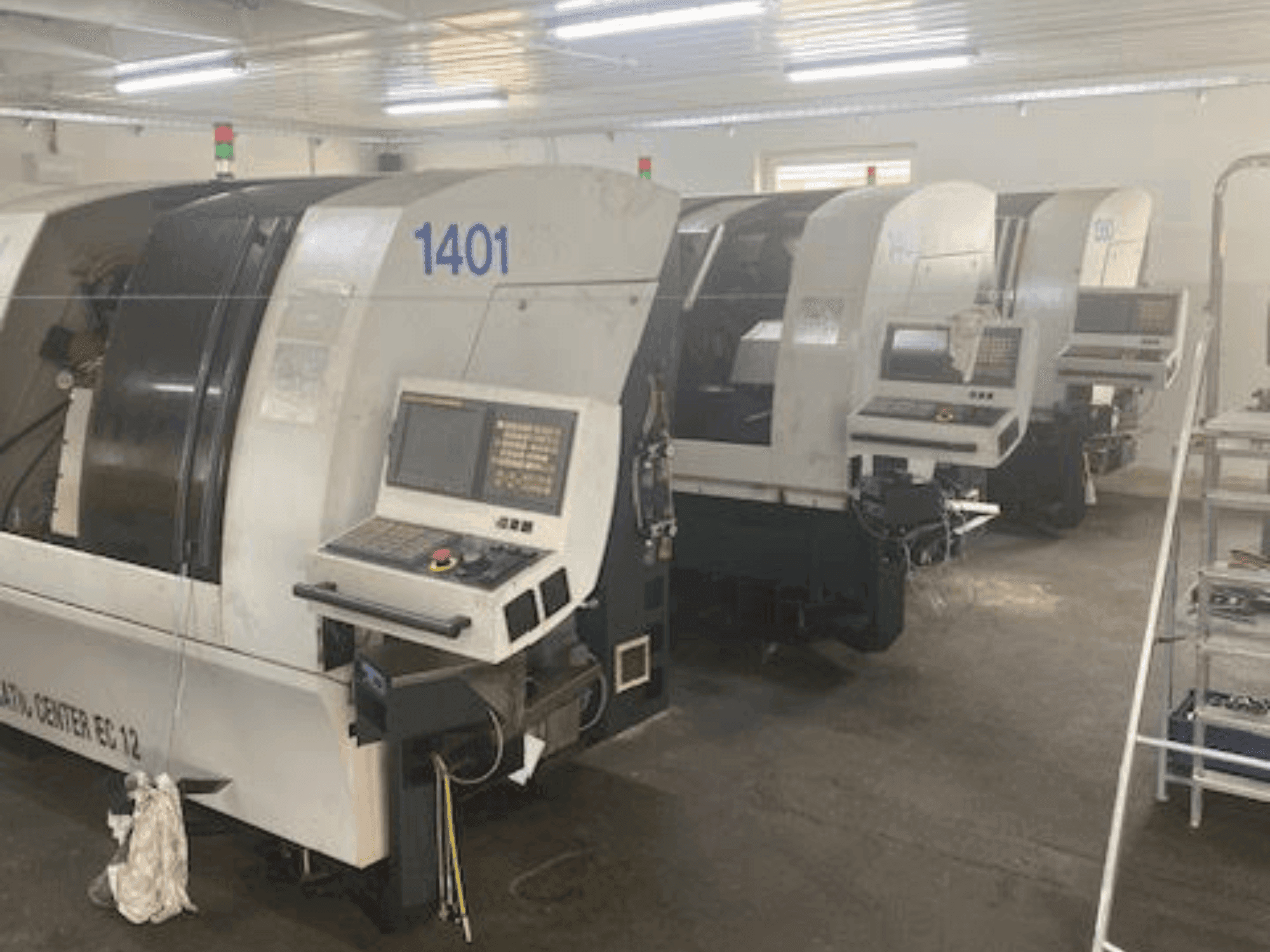 Čelní pohled na ESCO Escomatic EC12 stroj