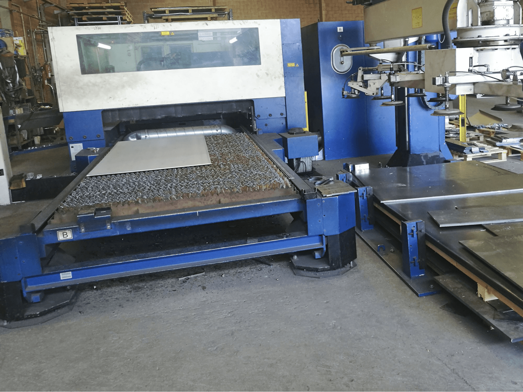 Čelní pohled na Trumpf Trumatic L3050 stroj